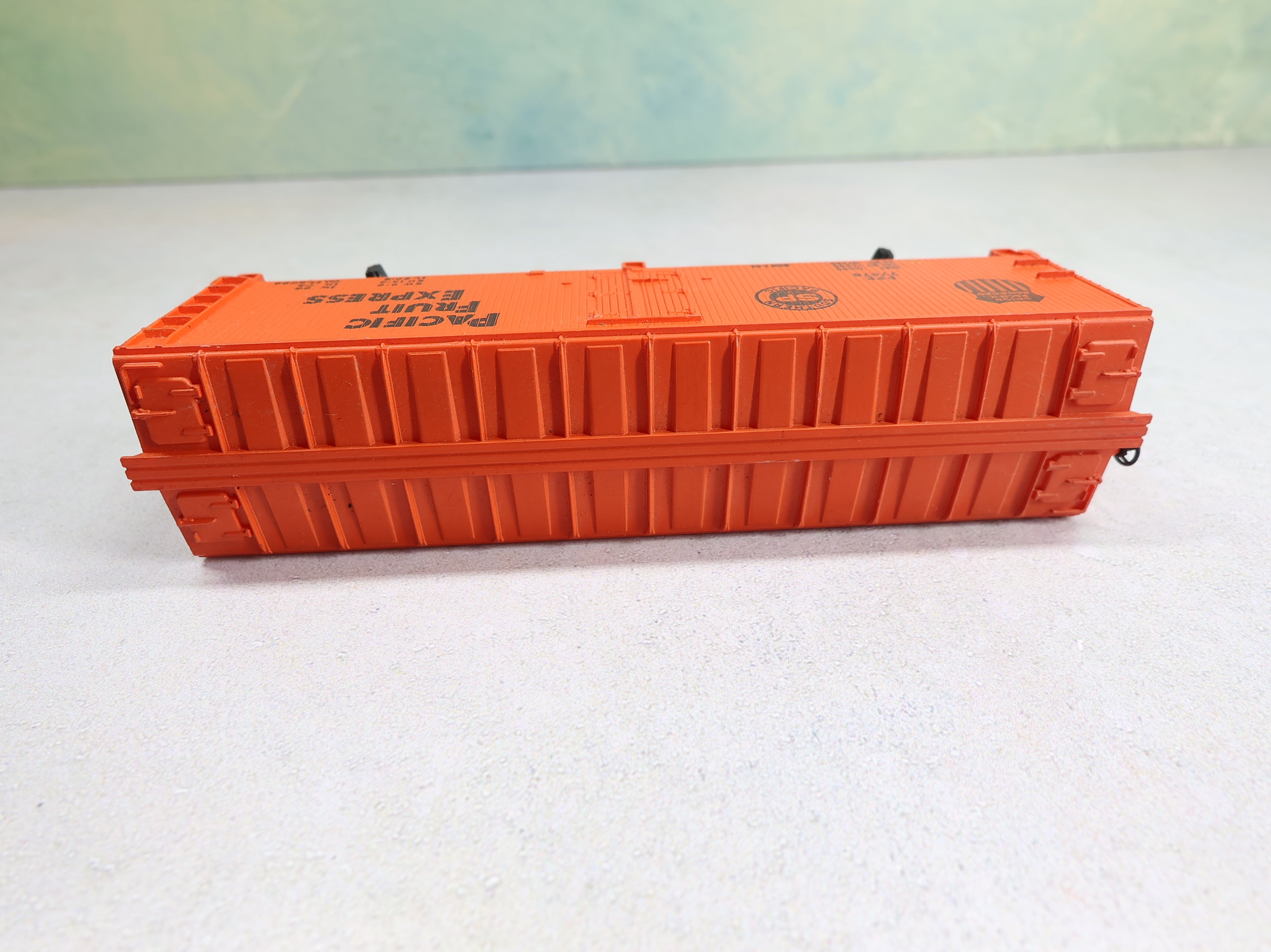 USED Tyco HO Scale 40' Wooden Reefer Box Car Pacific Fruit Express PFE #77678