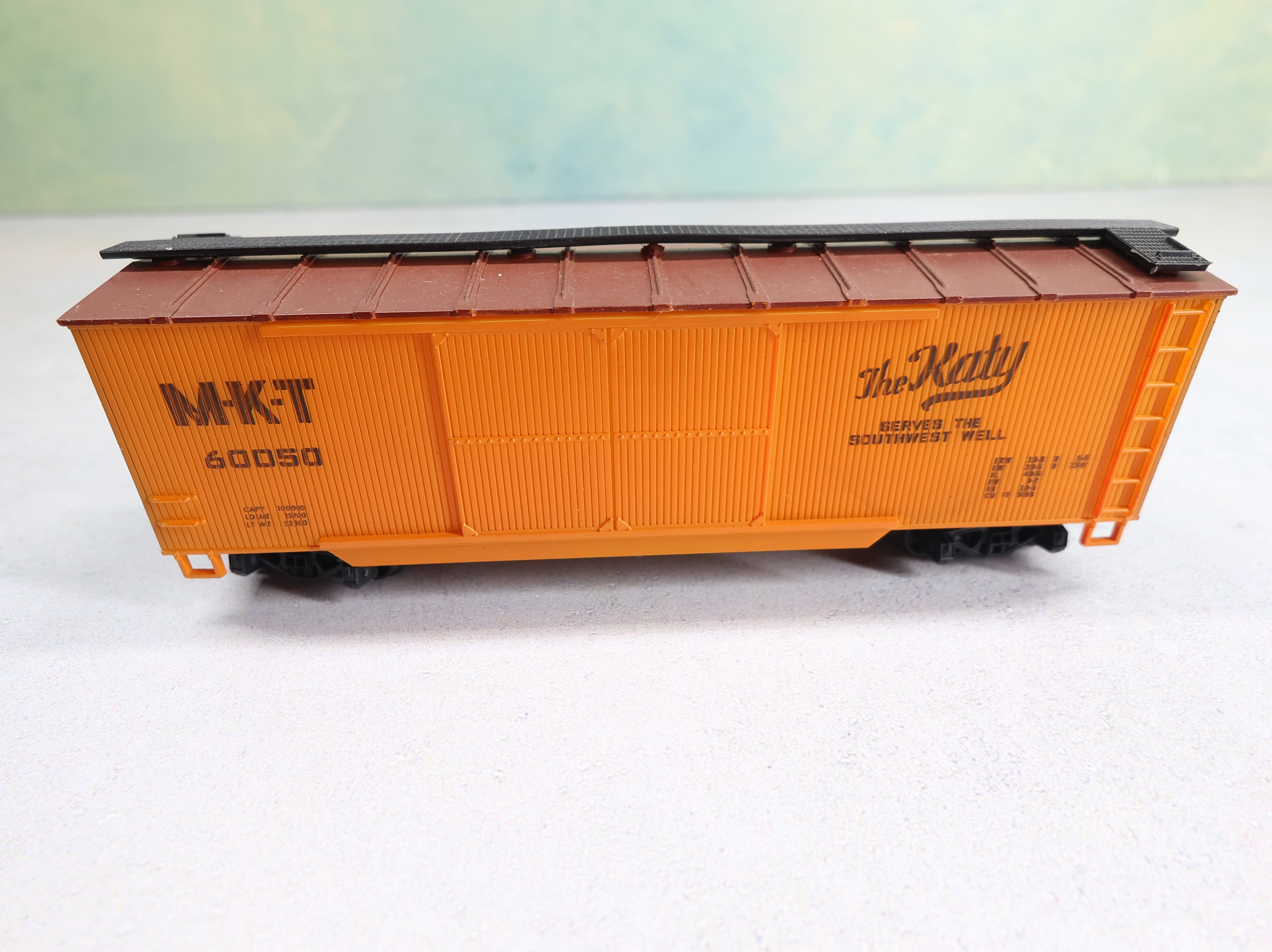USED ROCO HO Scale 40' Wooden Box Car MKT #60050