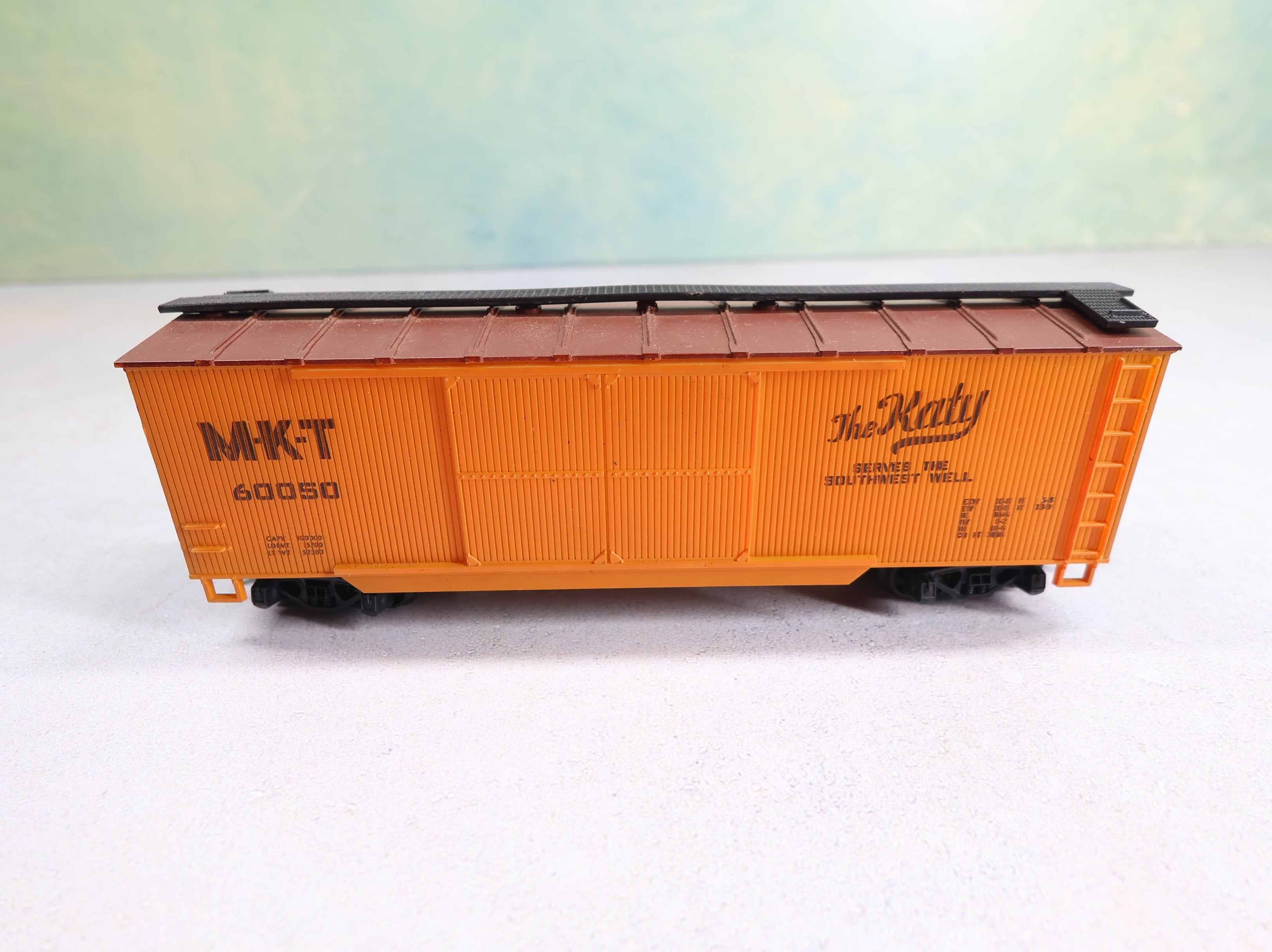 USED ROCO HO Scale 40' Wooden Box Car MKT #60050