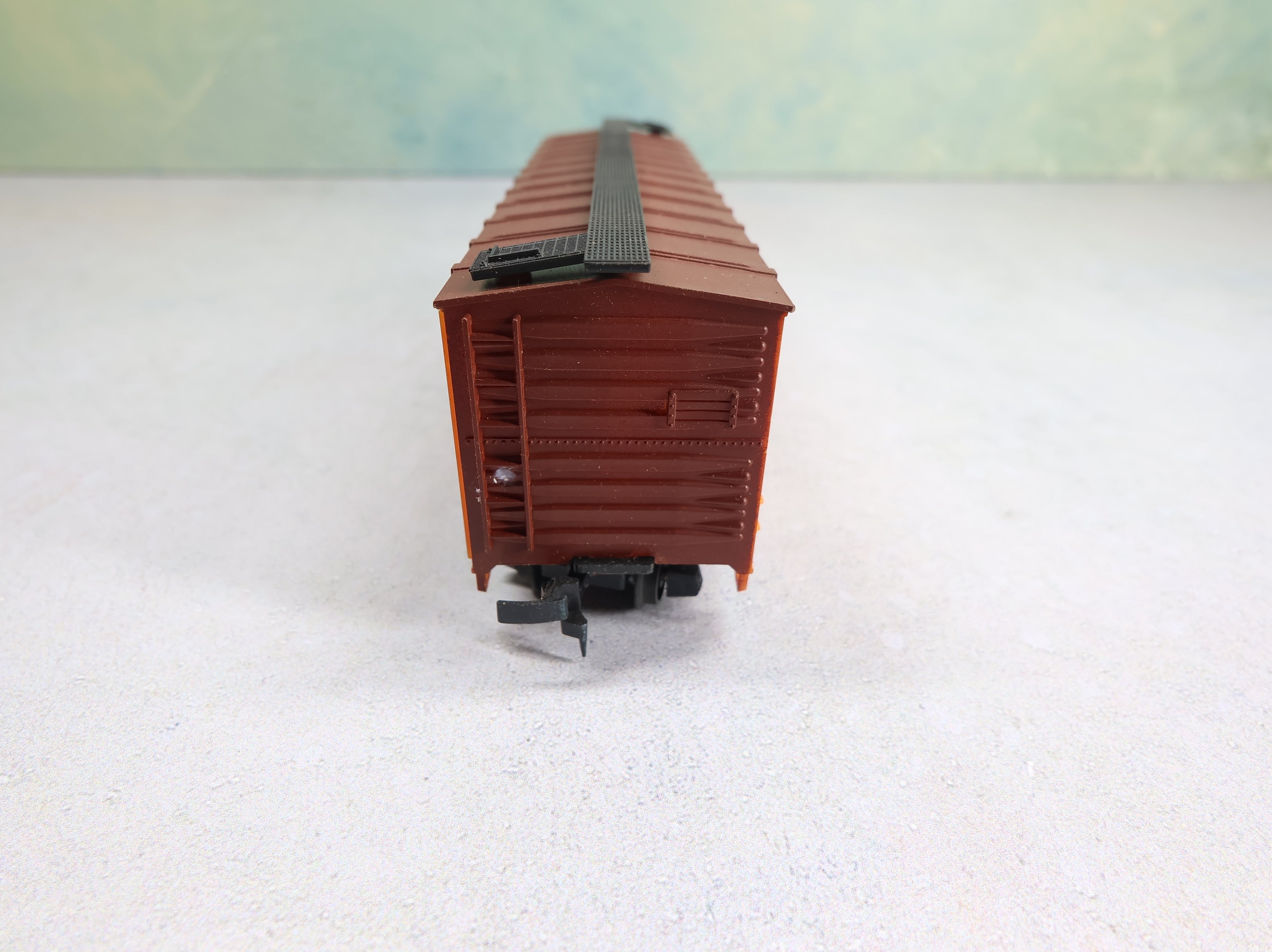 USED ROCO HO Scale 40' Wooden Box Car MKT #60050