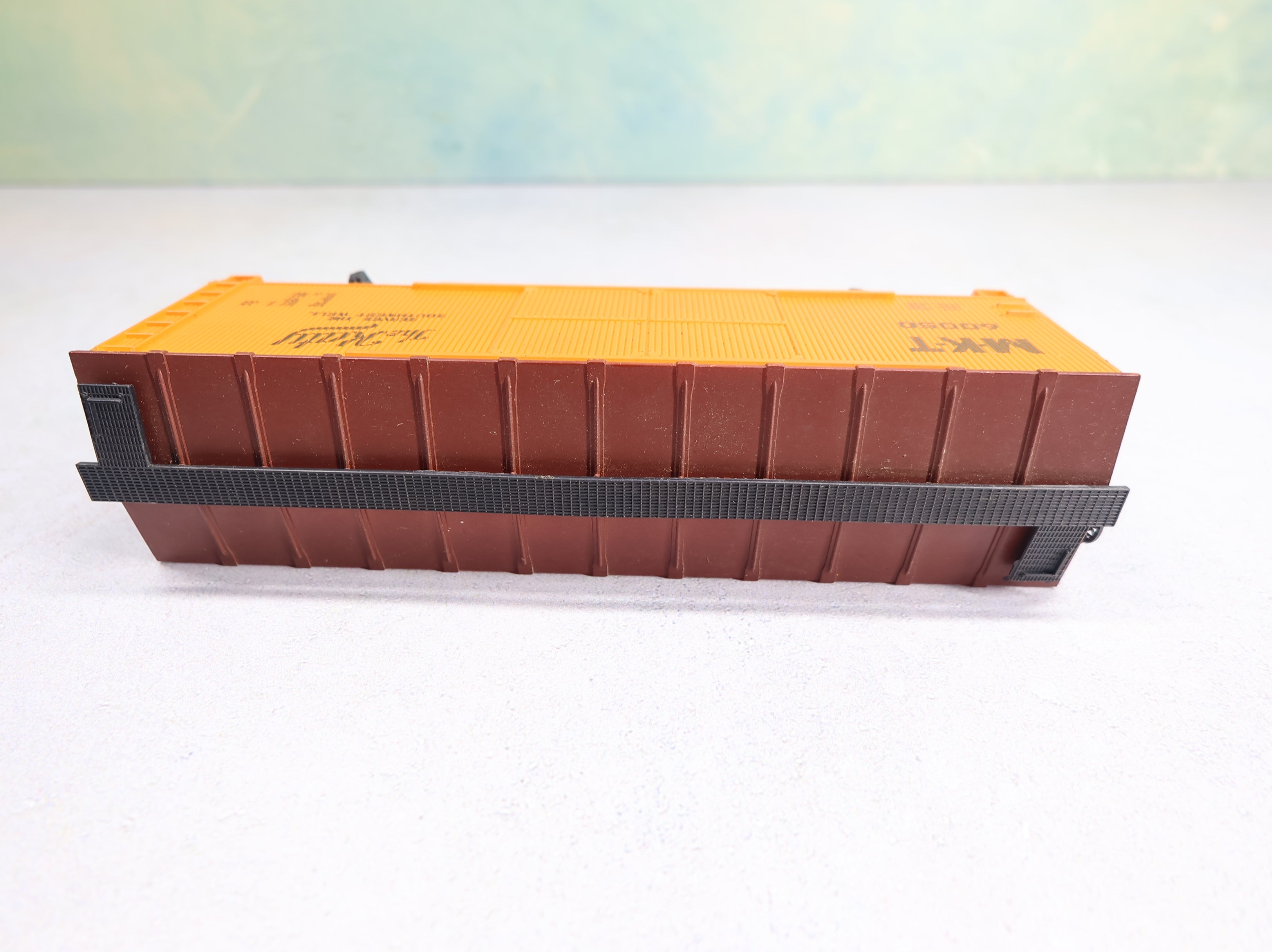 USED ROCO HO Scale 40' Wooden Box Car MKT #60050