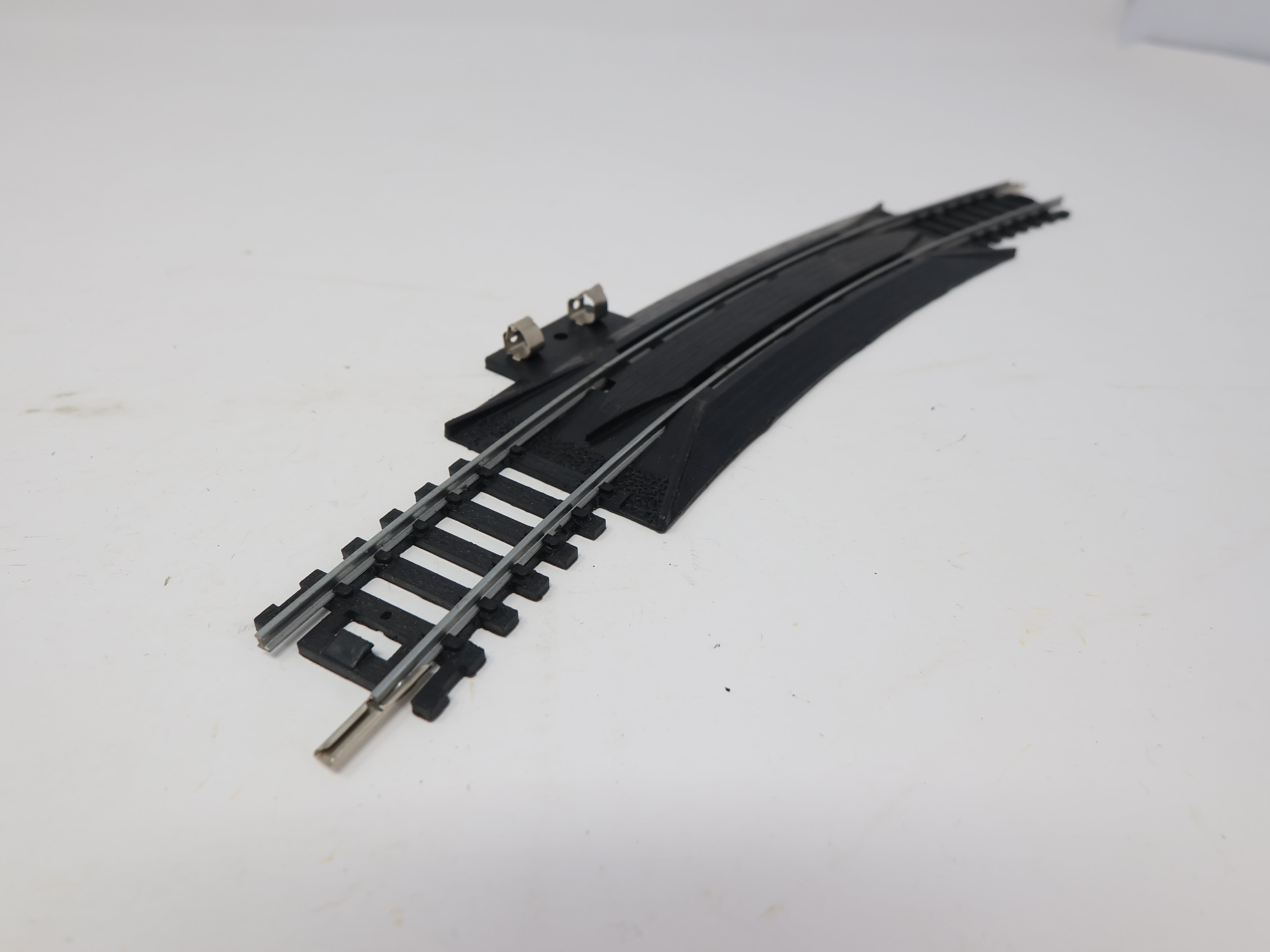 USED Life-Like HO Scale, 18'' Radius Curve Terminal Rerailer, Code 100, Steel