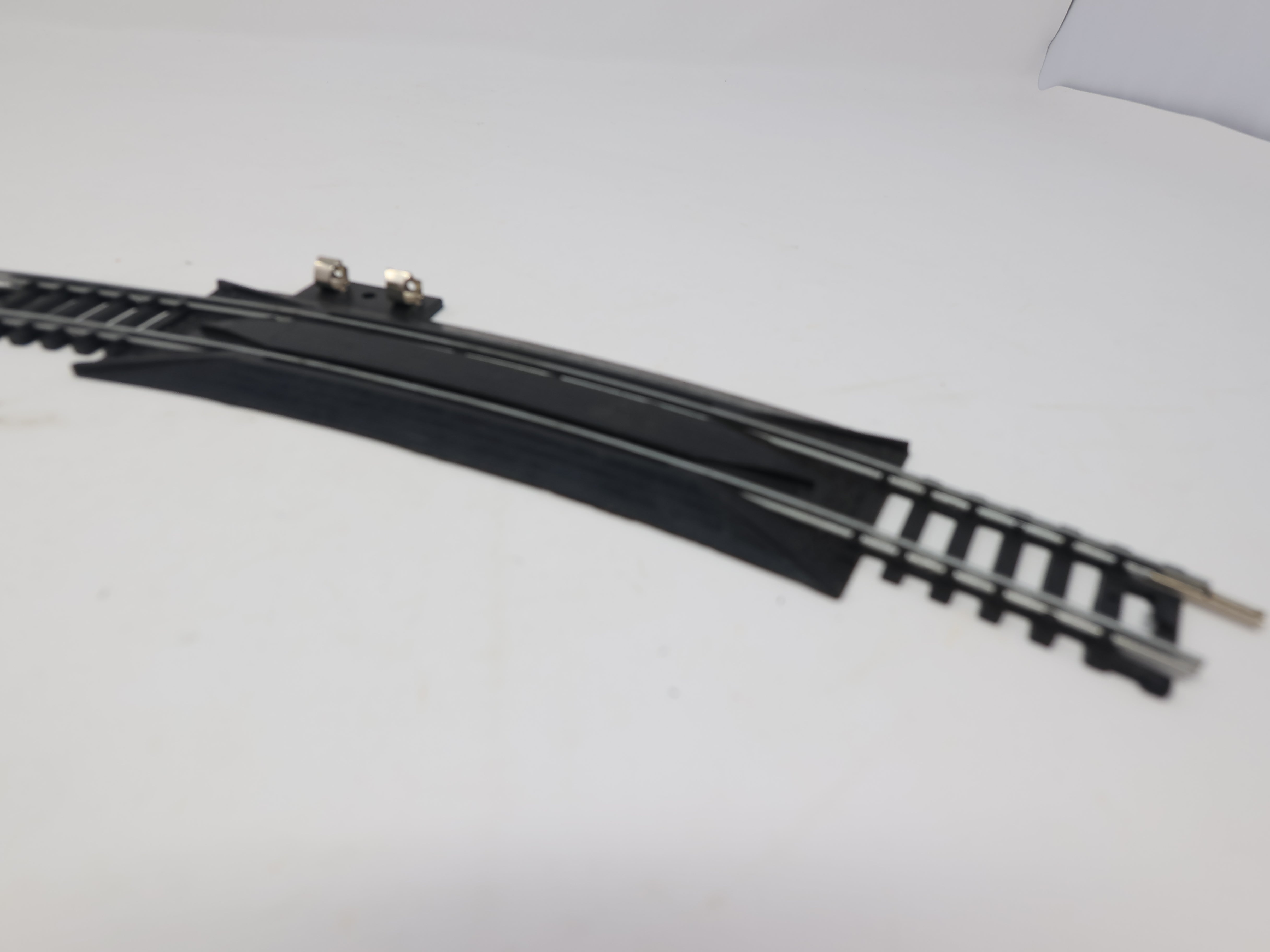 USED Life-Like HO Scale, 18'' Radius Curve Terminal Rerailer, Code 100, Steel