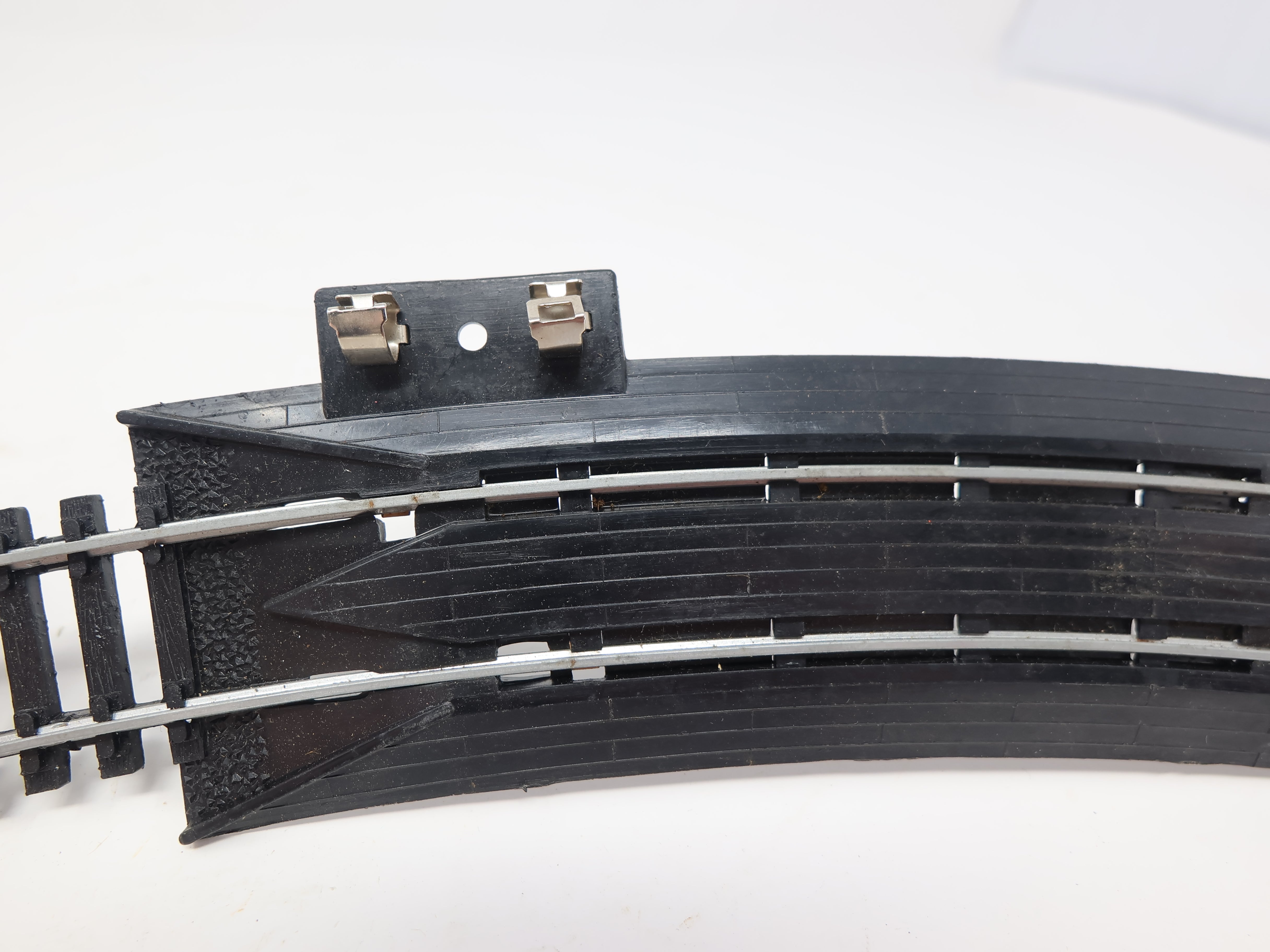 USED Life-Like HO Scale, 18'' Radius Curve Terminal Rerailer, Code 100, Steel