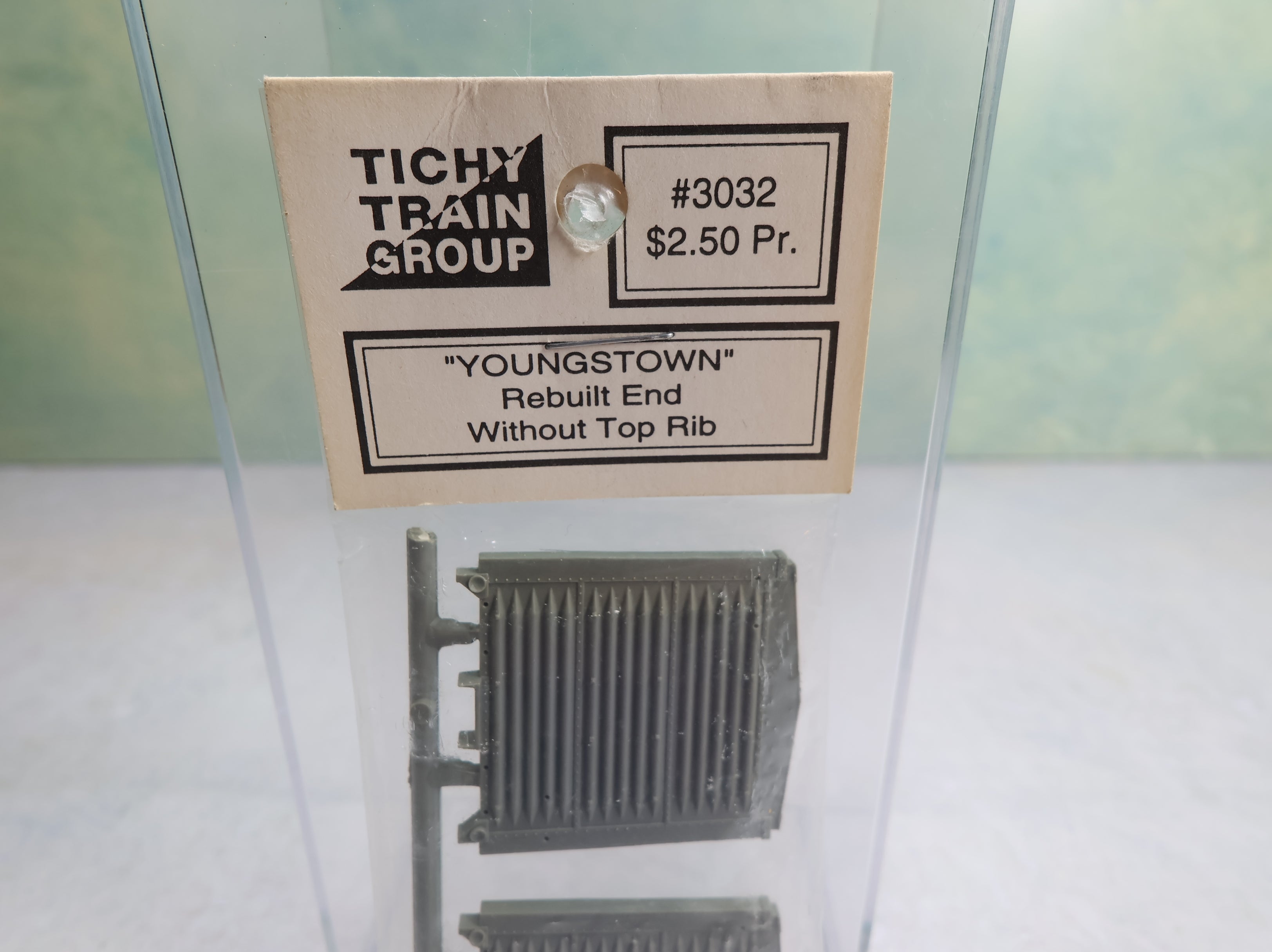 Tichy Train Group 3032 HO Scale Youngstown Rebuilt End Without Top Rib (1 Pair)