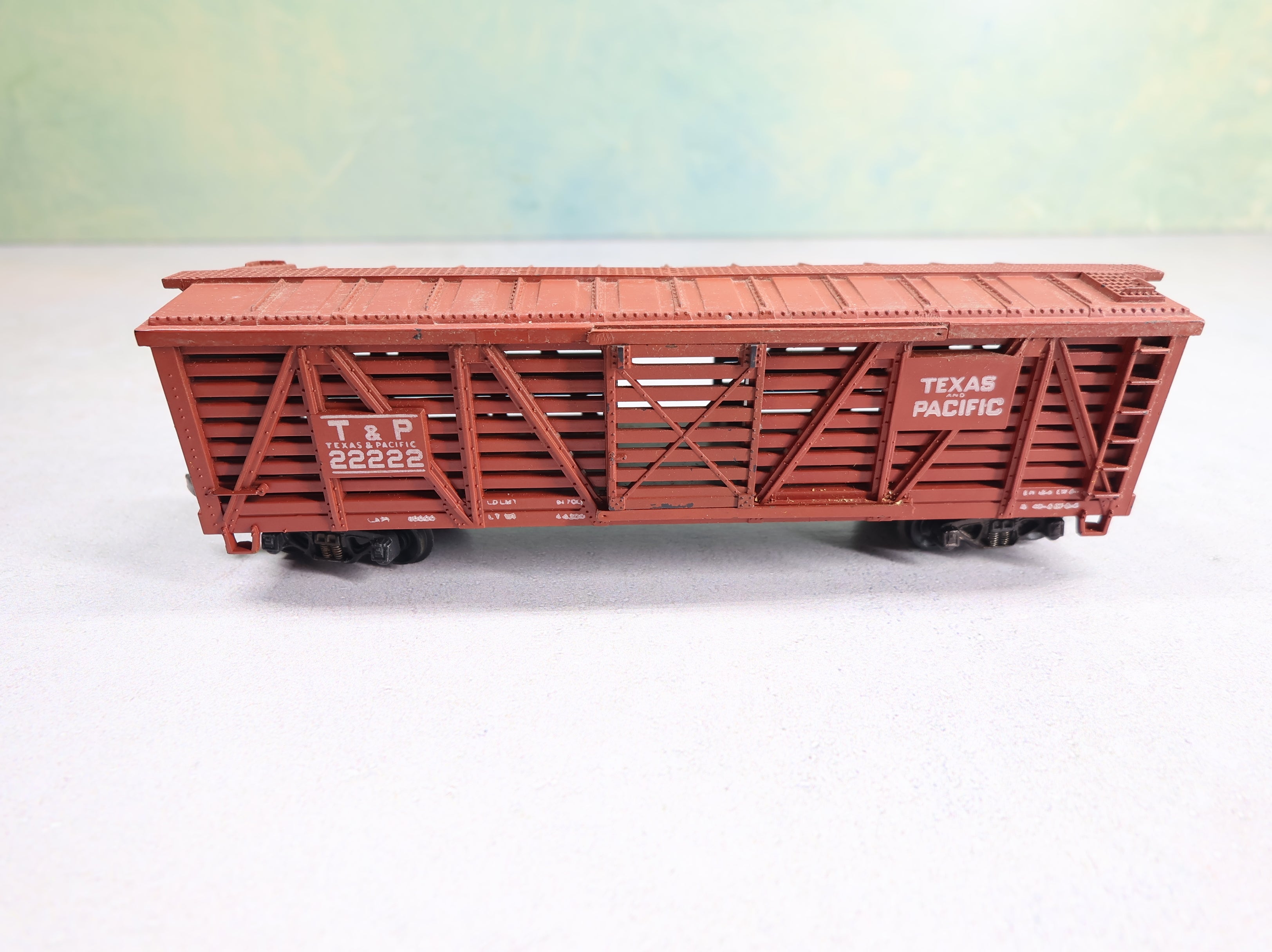 USED Varney HO Scale 41' Stock Car Texas and Pacific T&P #22222 Missing Door