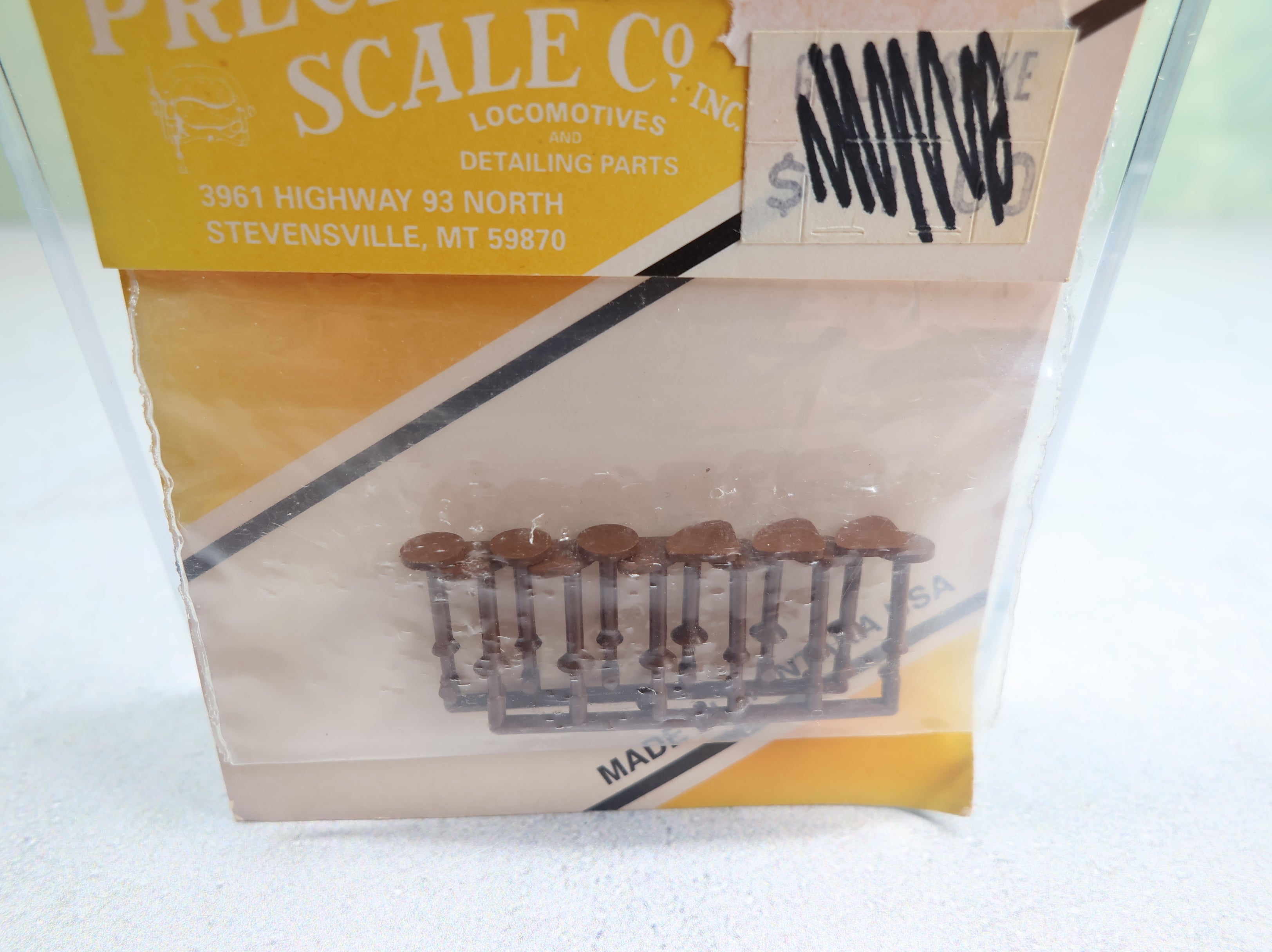 Precision Scale Co 33313 HO Scale Passenger Car Tables (6 Each Round & Corner Triangular Styles) Brown (12 pcs)