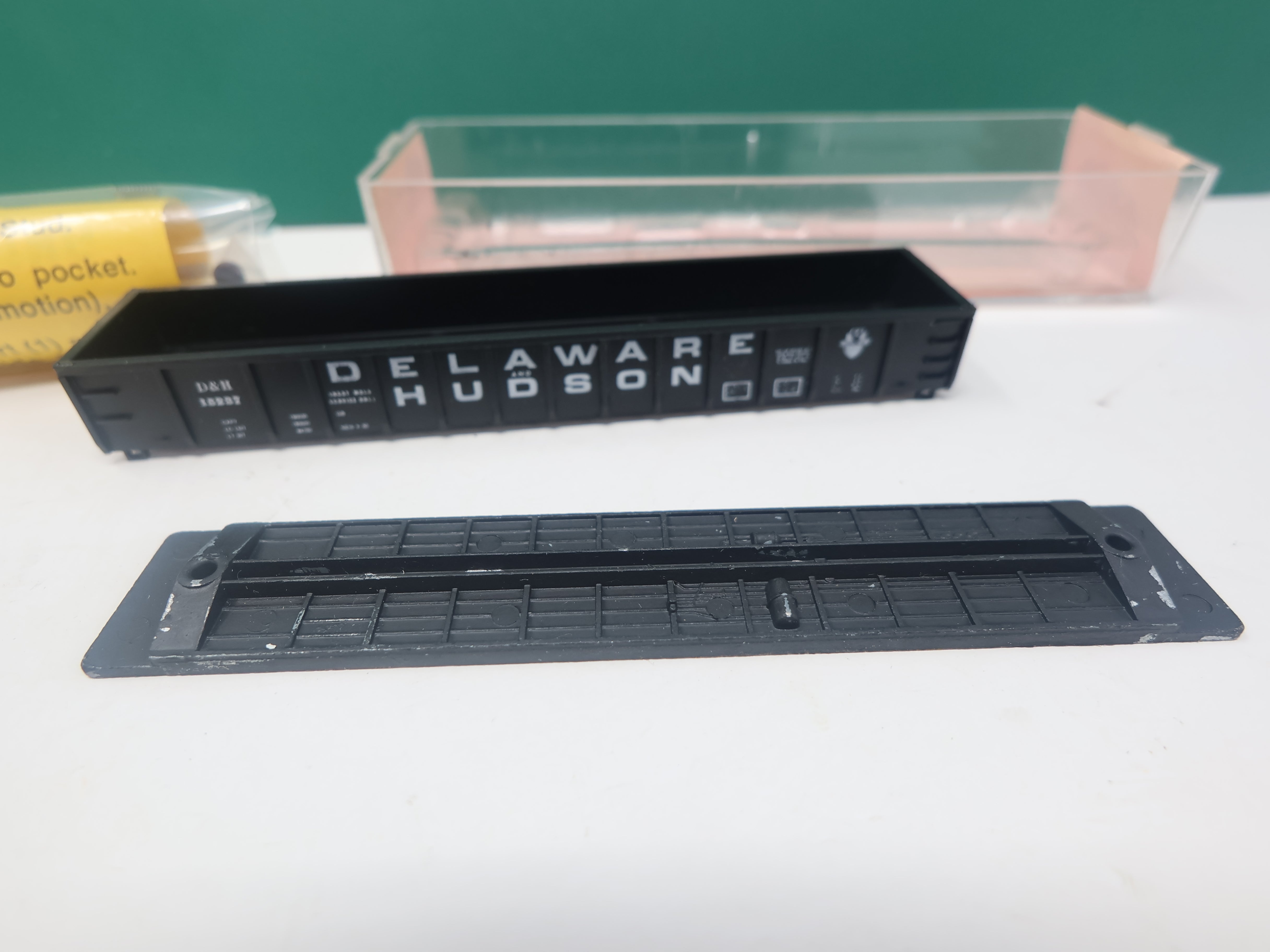 USED Roundhouse 8412 N Scale, Gondola, Delaware and Hudson DH #15237 kit