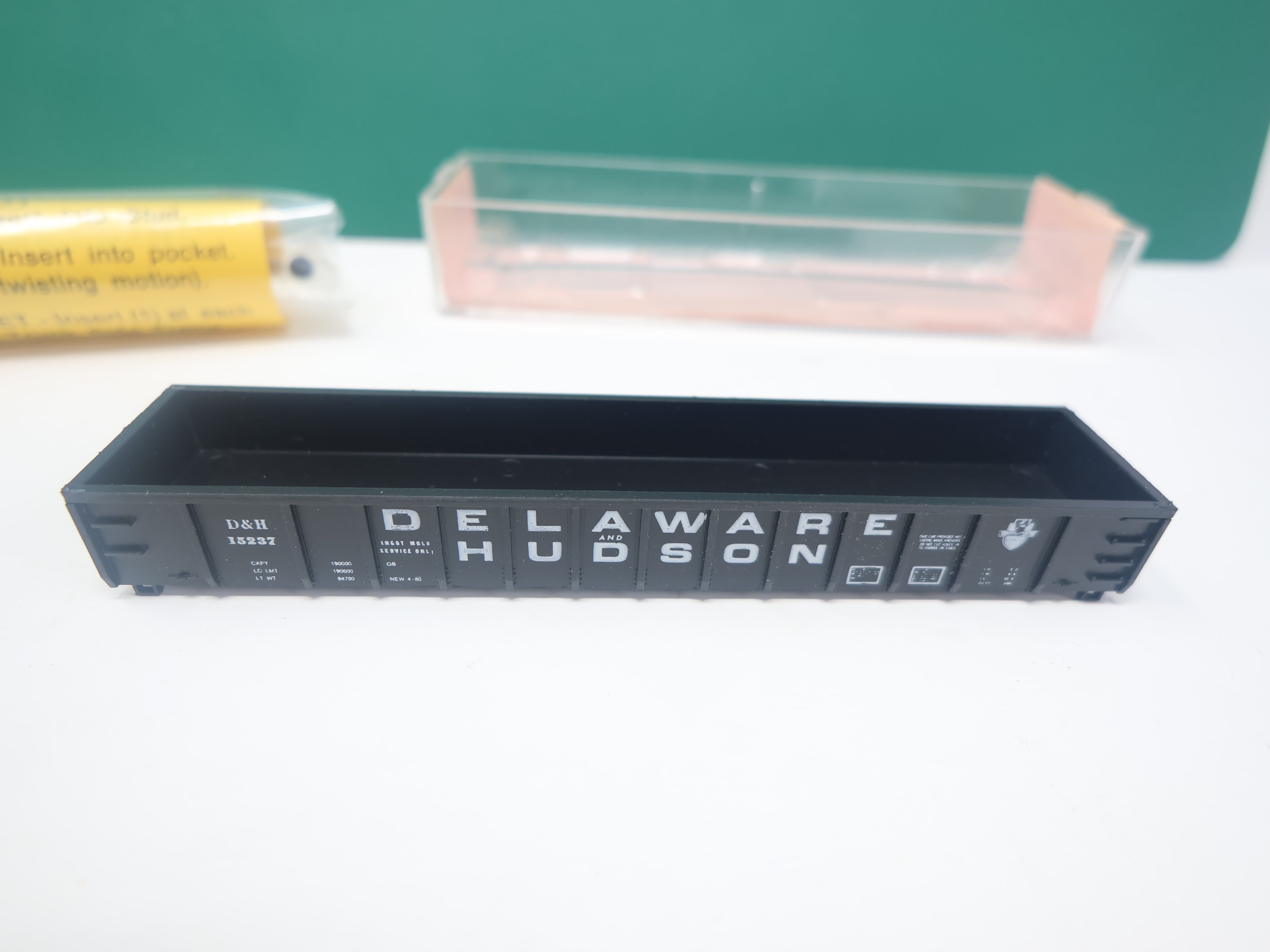 USED Roundhouse 8412 N Scale, Gondola, Delaware and Hudson DH #15237 kit