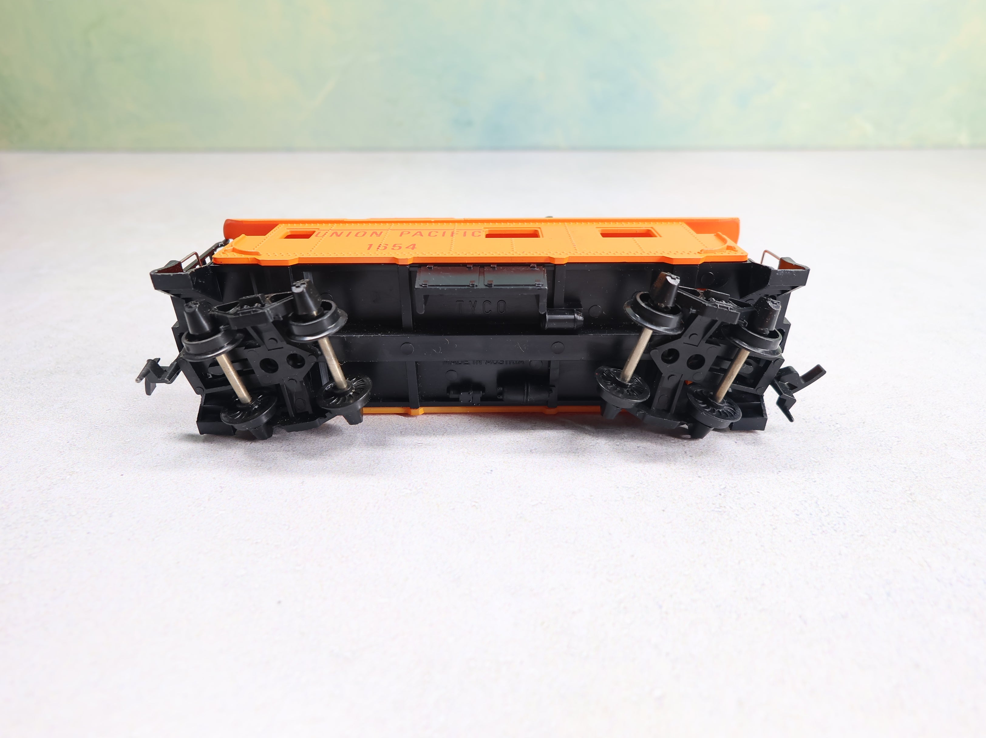 USED Tyco HO Scale Caboose Union Pacific #1654
