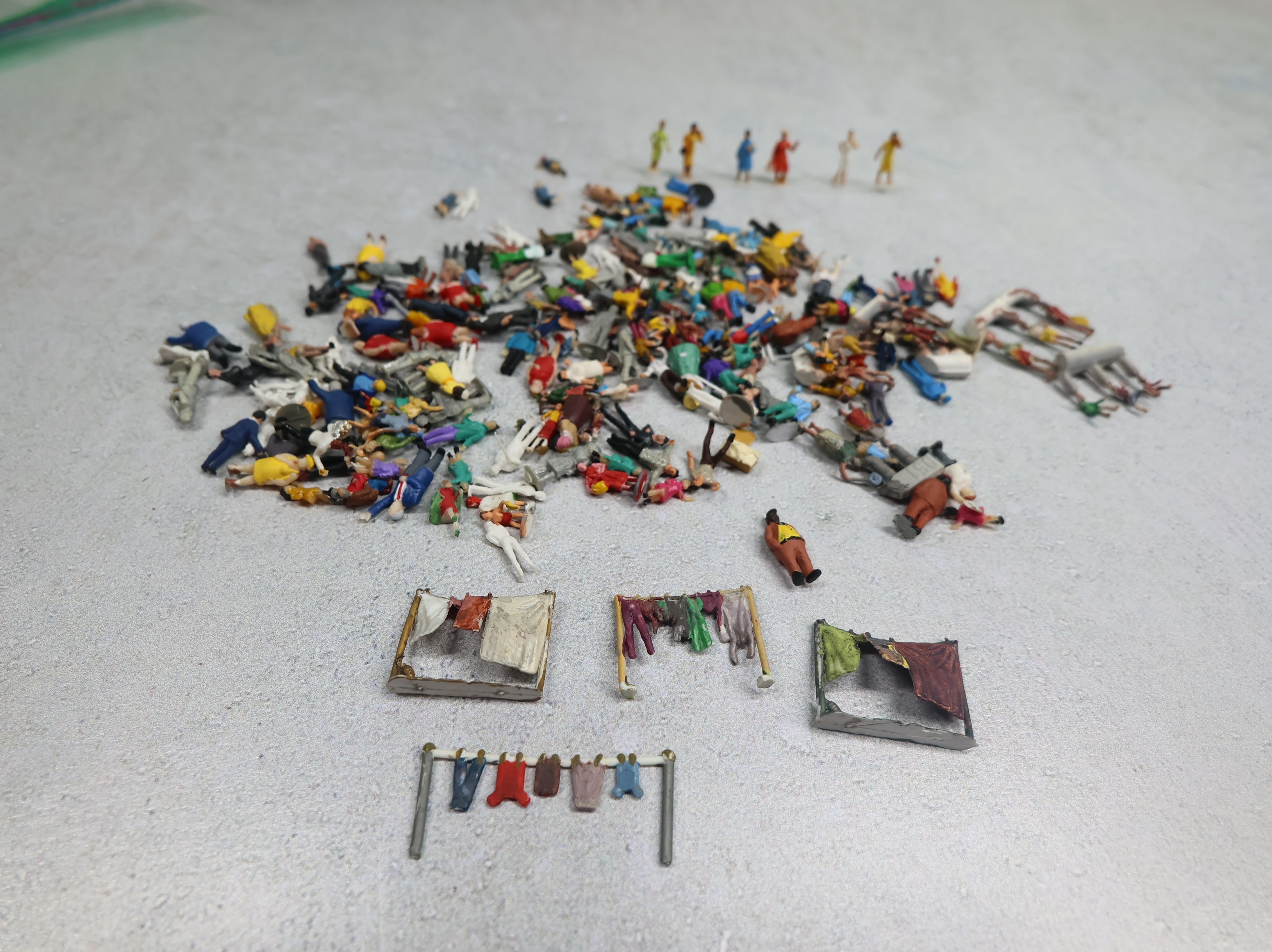 USED N Scale Large Lot of Painted People, Gardening, Workers, Kids & More