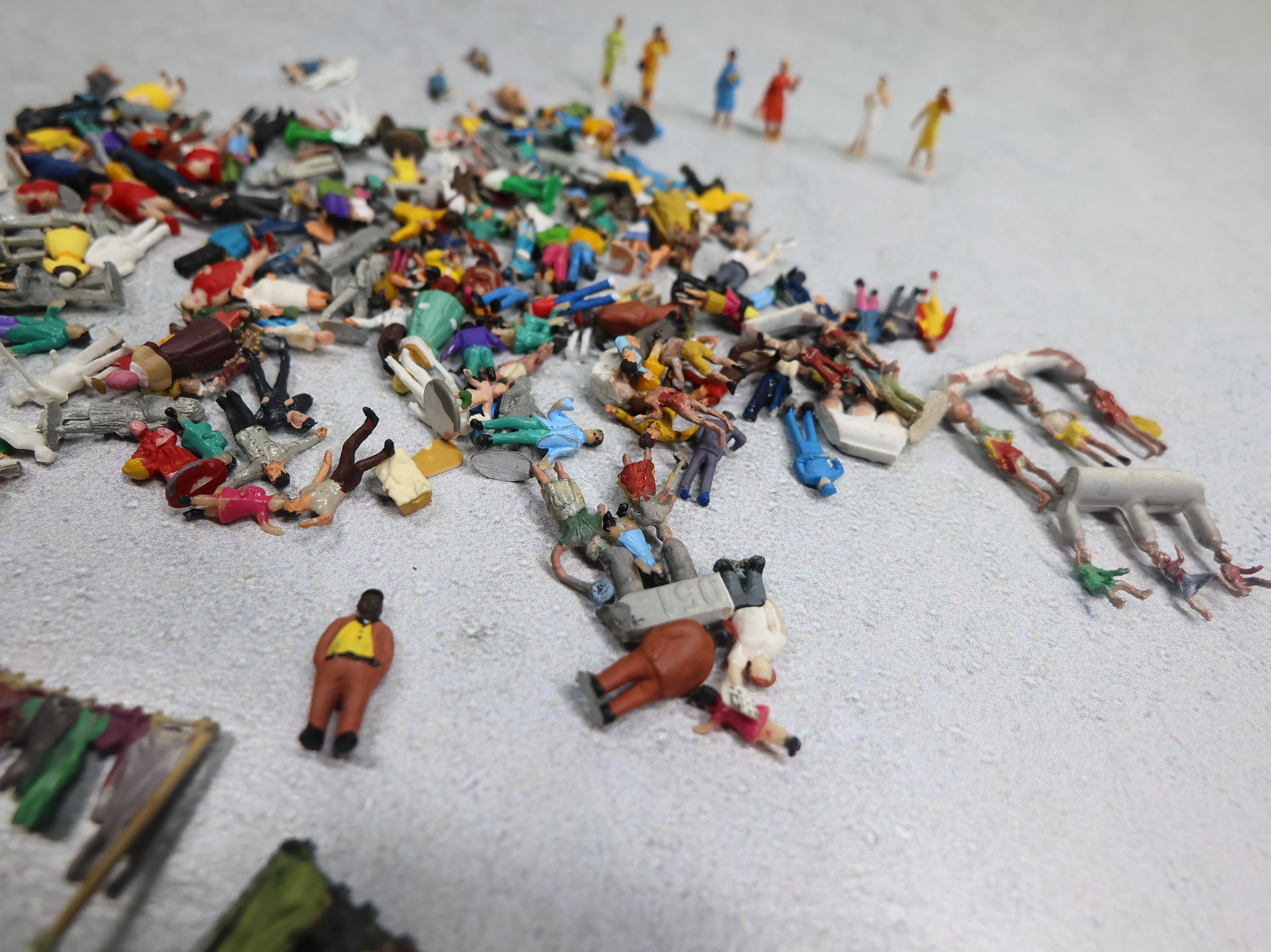 USED N Scale Large Lot of Painted People, Gardening, Workers, Kids & More