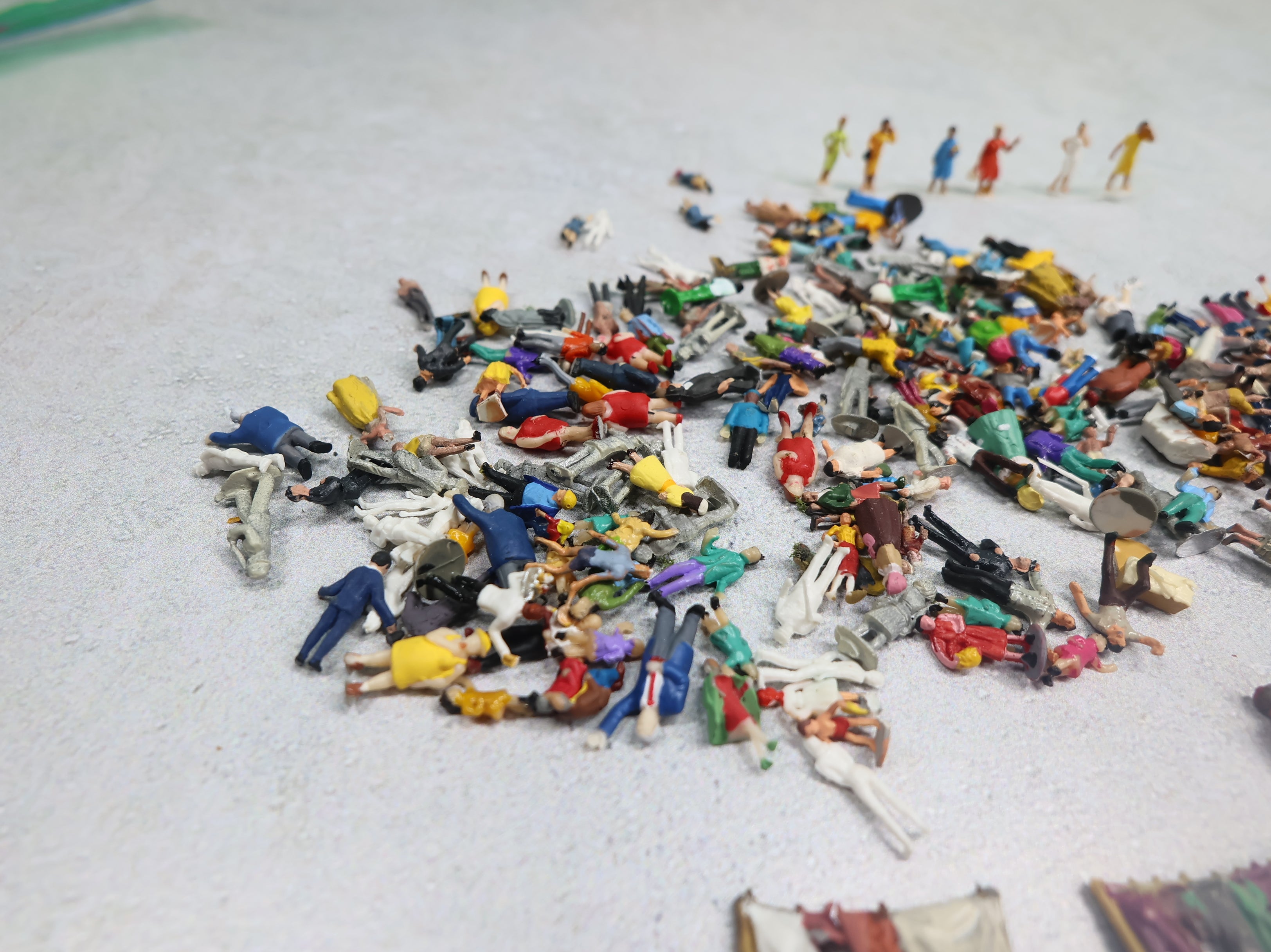 USED N Scale Large Lot of Painted People, Gardening, Workers, Kids & More