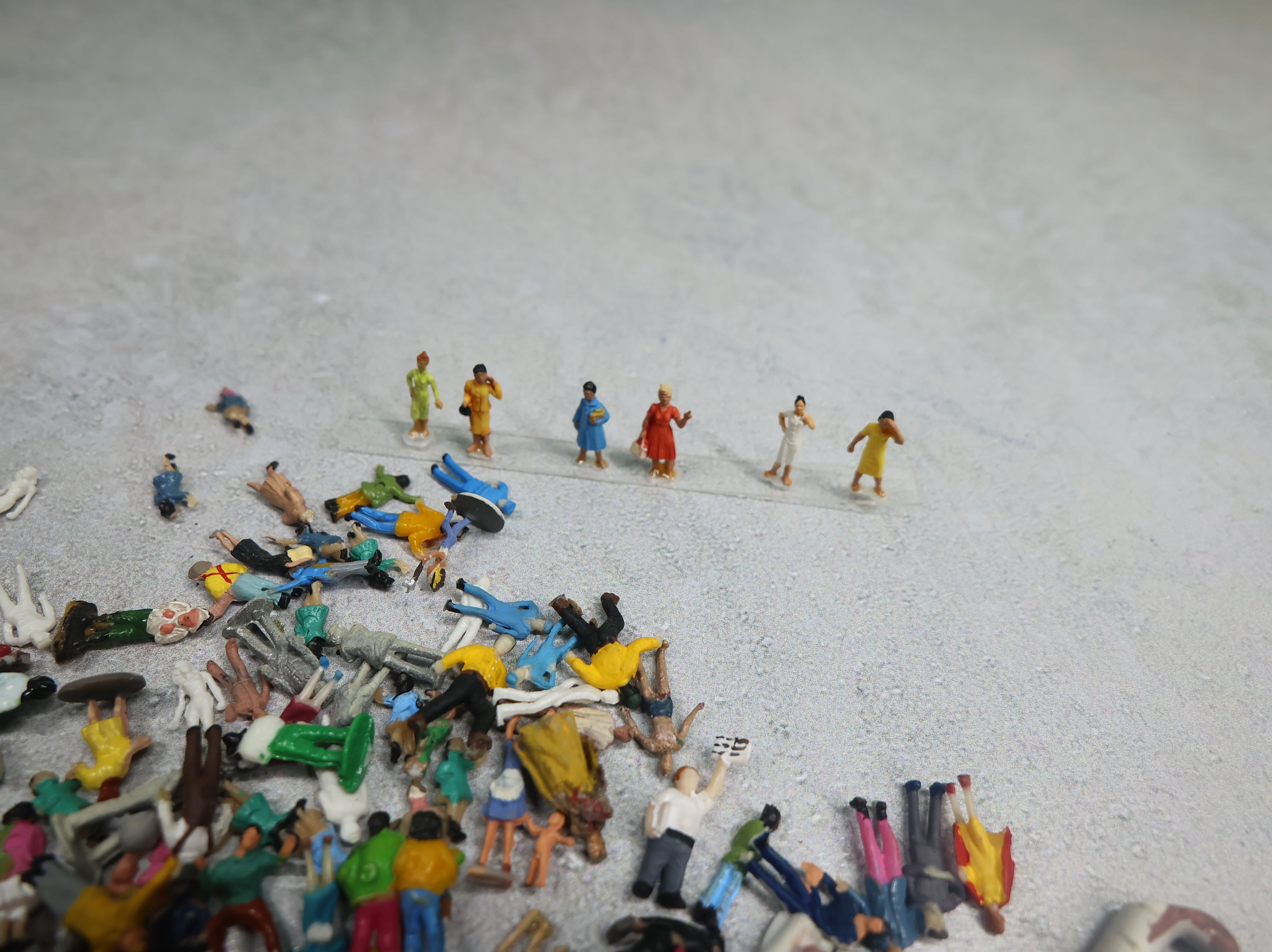 USED N Scale Large Lot of Painted People, Gardening, Workers, Kids & More