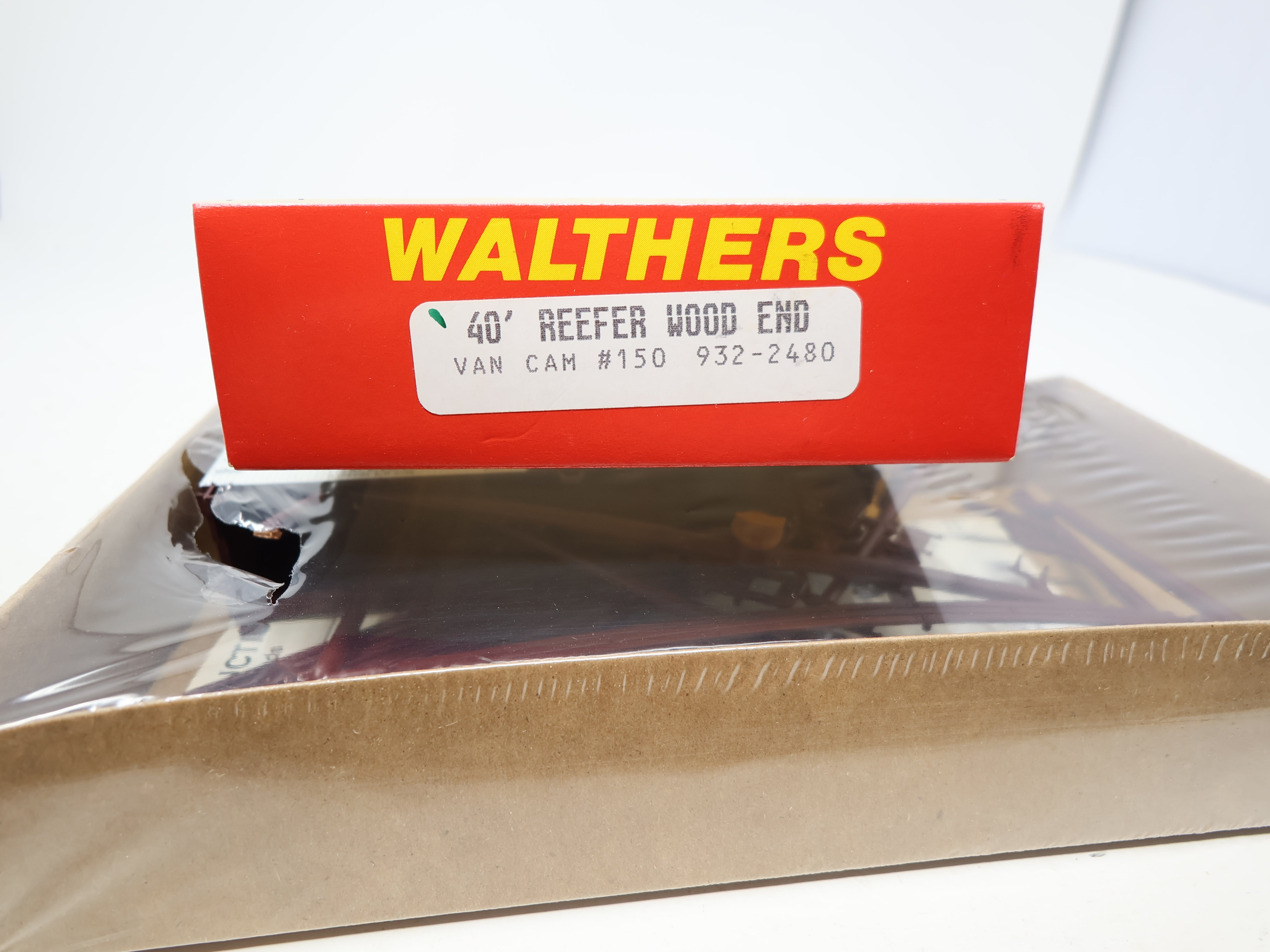 Walthers 932-2480 HO Scale, 40' Reefer Wood End Box Car, Van Camp Milk Company VCMX #150 (KIT)