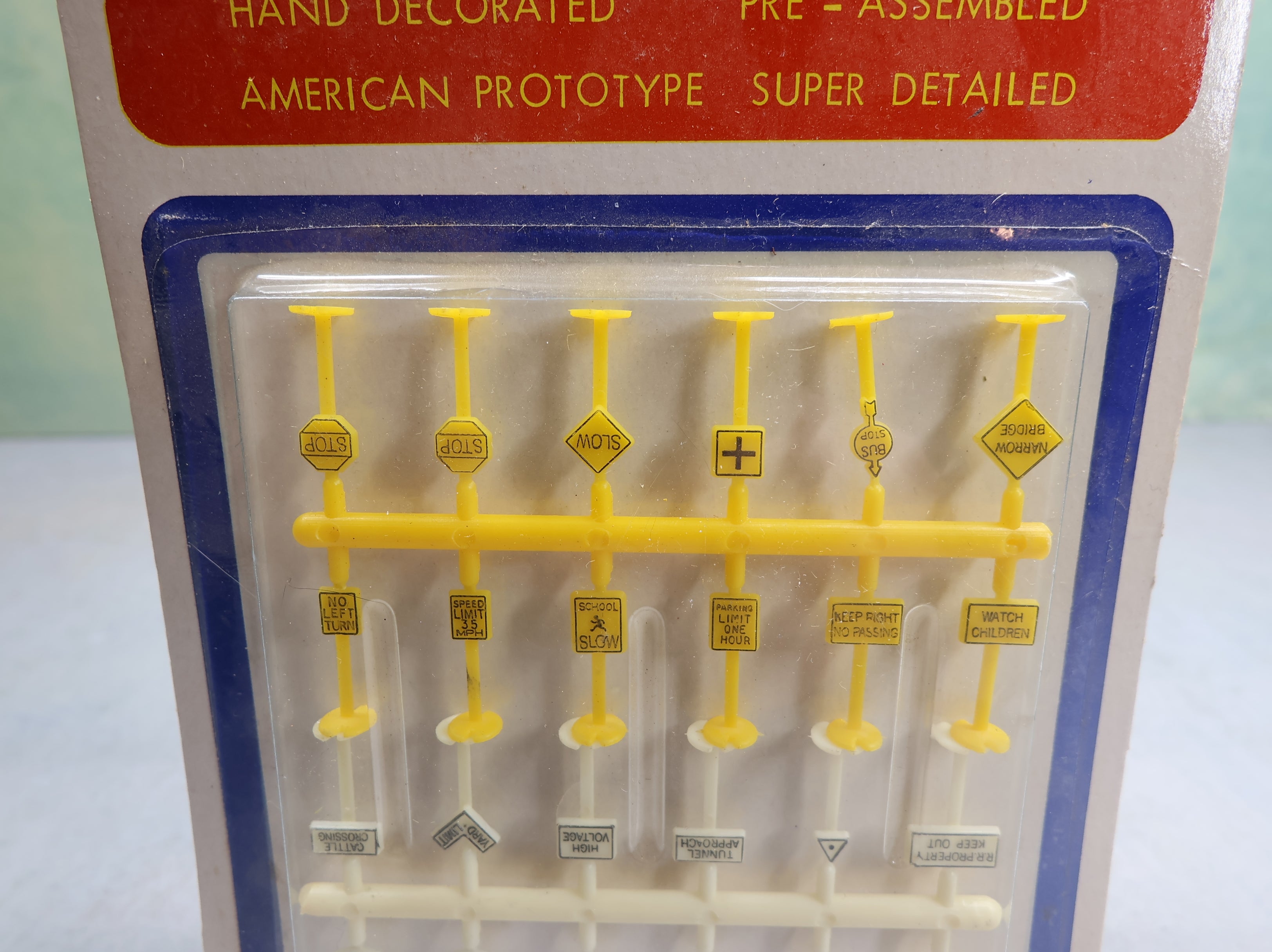 Bachmann 7013 N Scale Railroad & Street Signs (24 pcs)