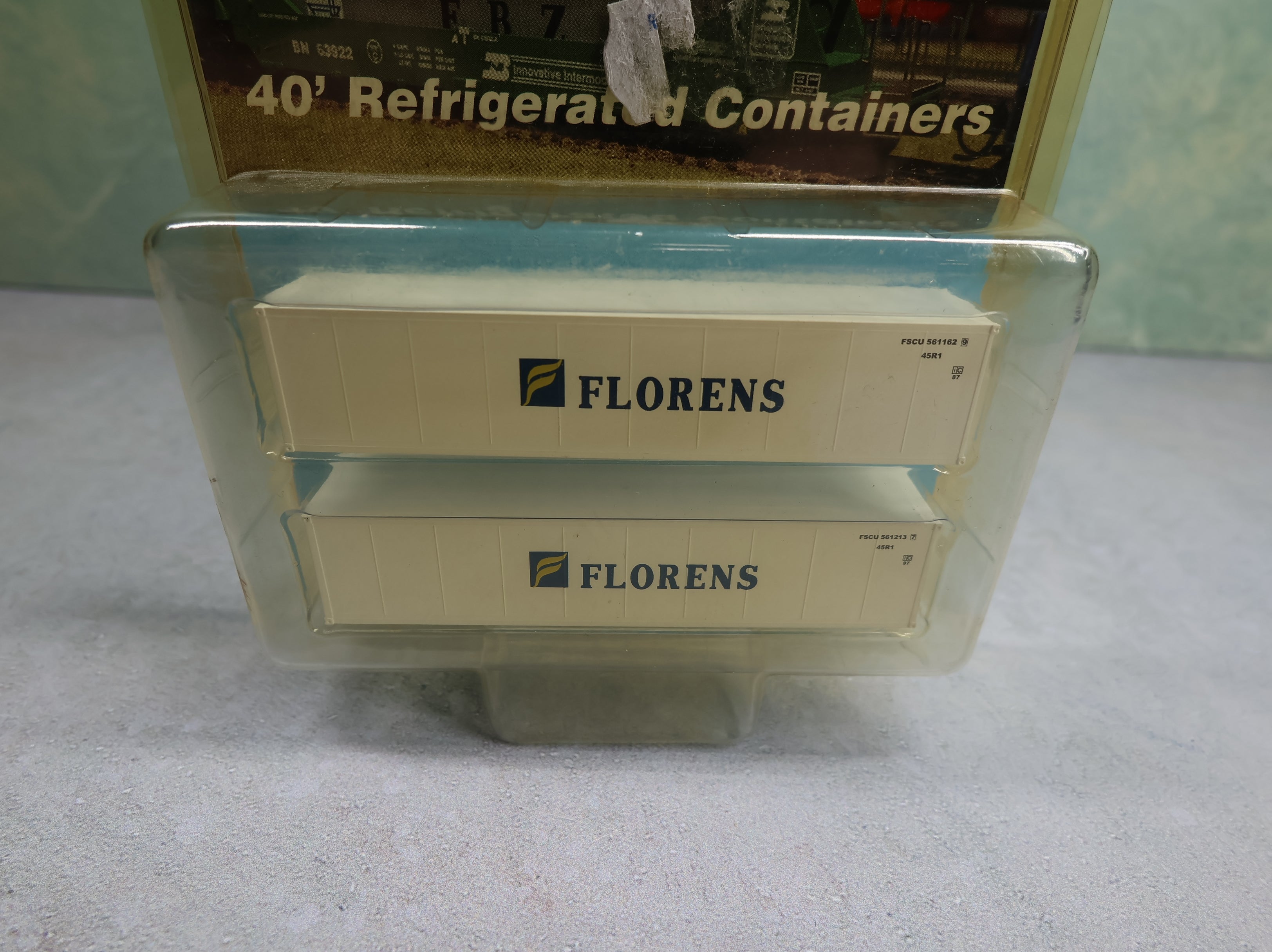 Deluxe 4300 N Scale 40' Refrigerated Containers Florens (2 pcs)