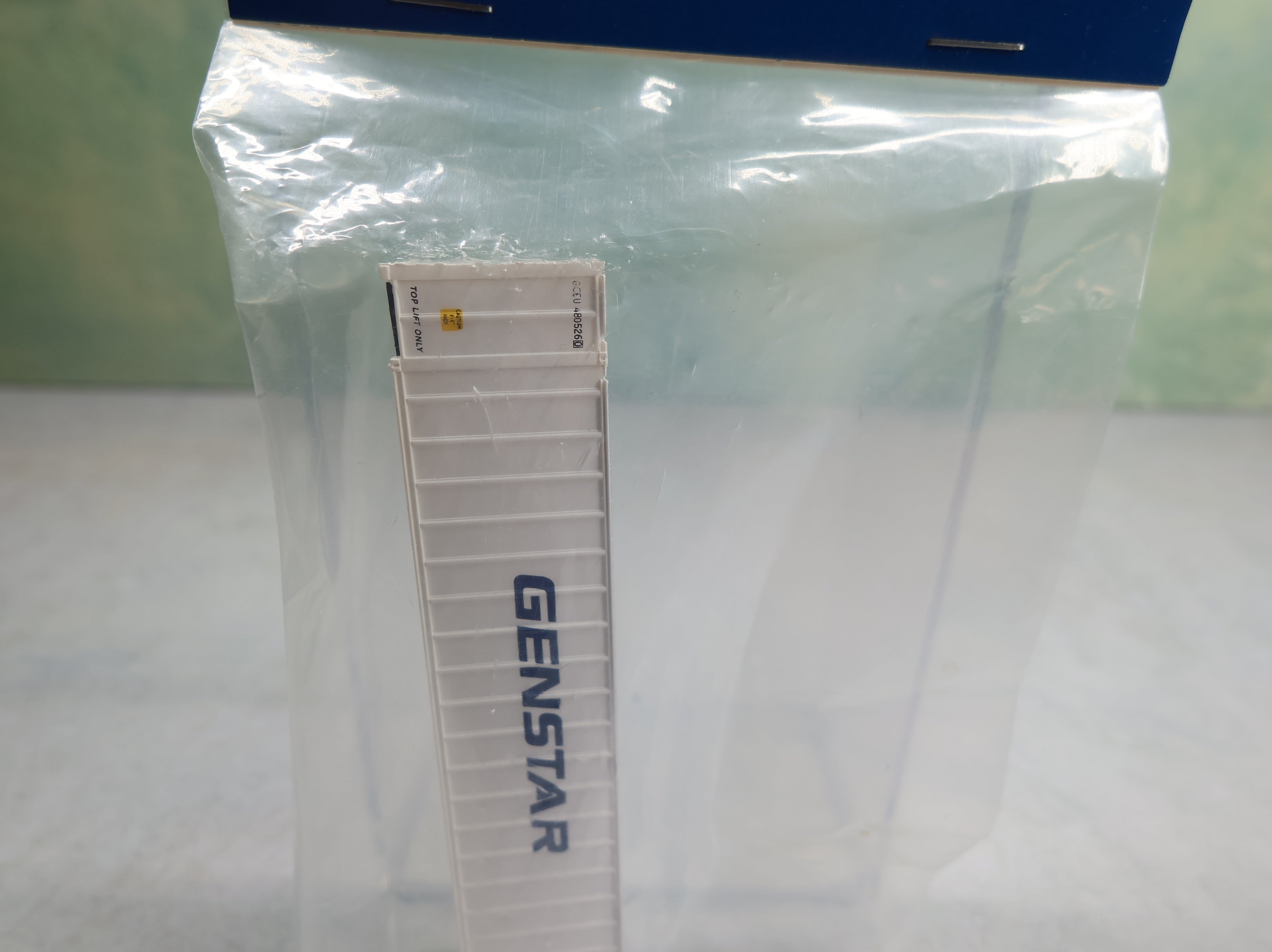 Walthers 949-8844 N Scale 48' Rib-Side Container Genstar