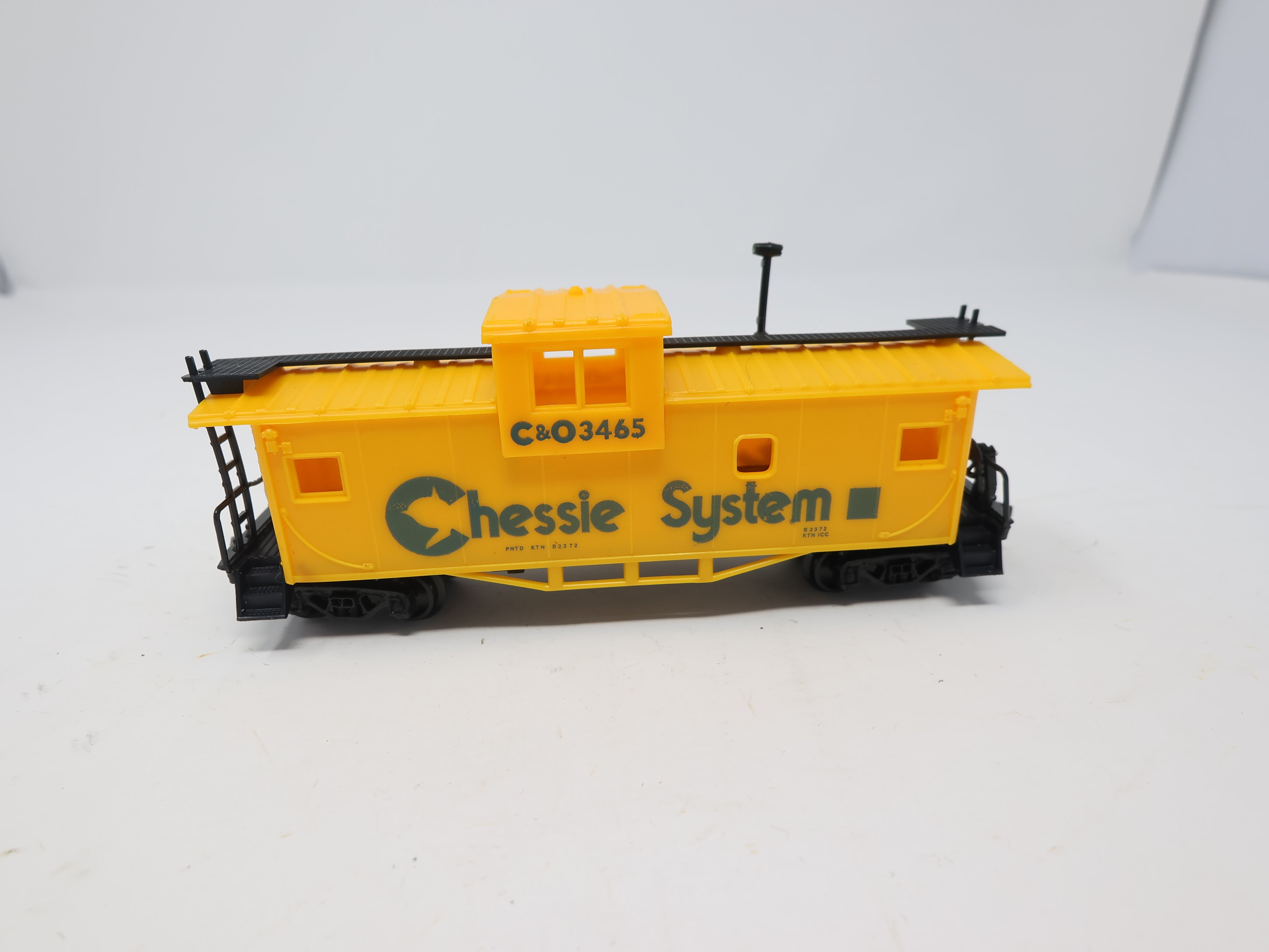 USED Playart HO Scale, Caboose, Chessie System CO #3465