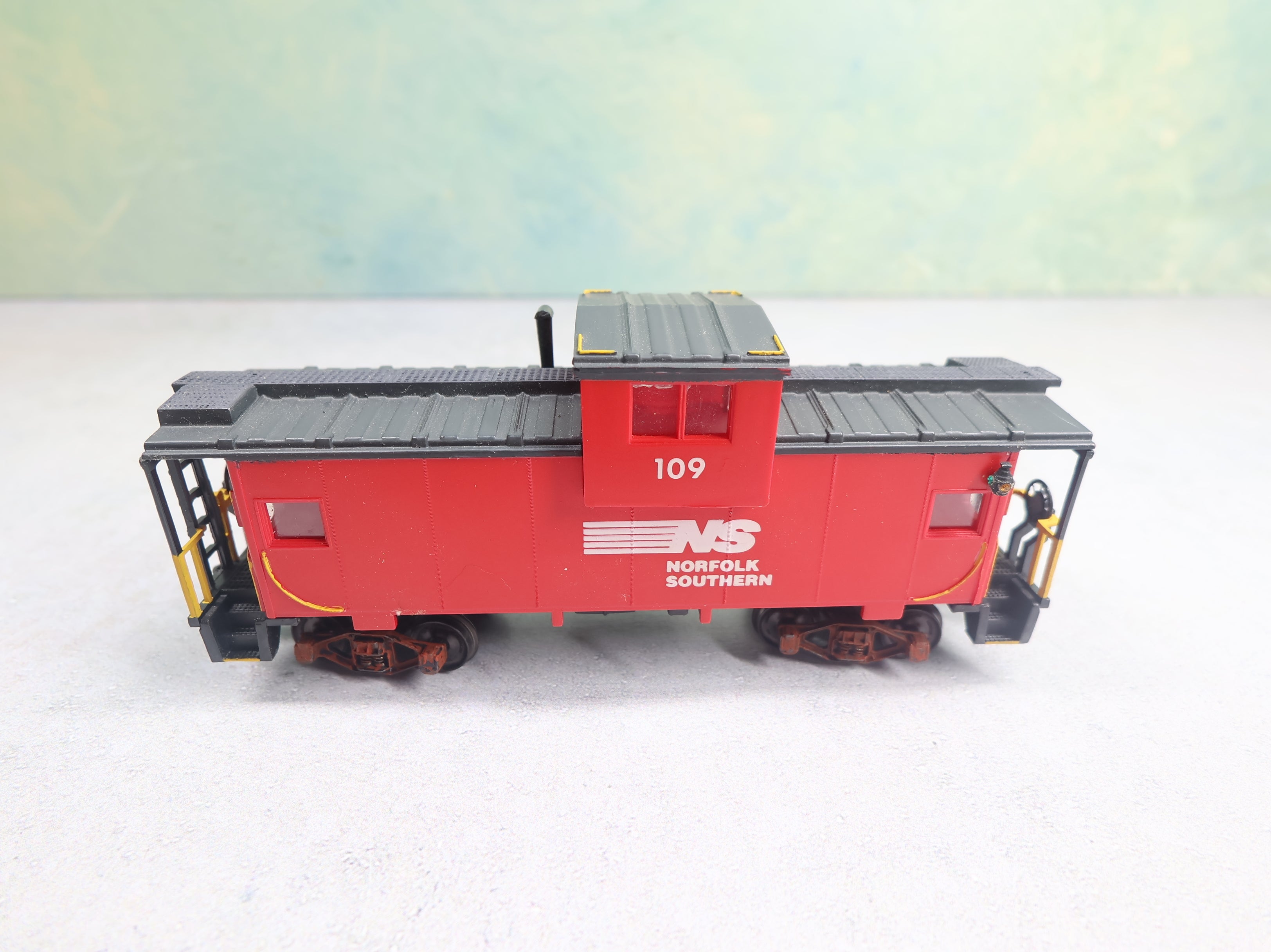 USED WalthersTrainline HO Scale Caboose Norfolk Southern #109