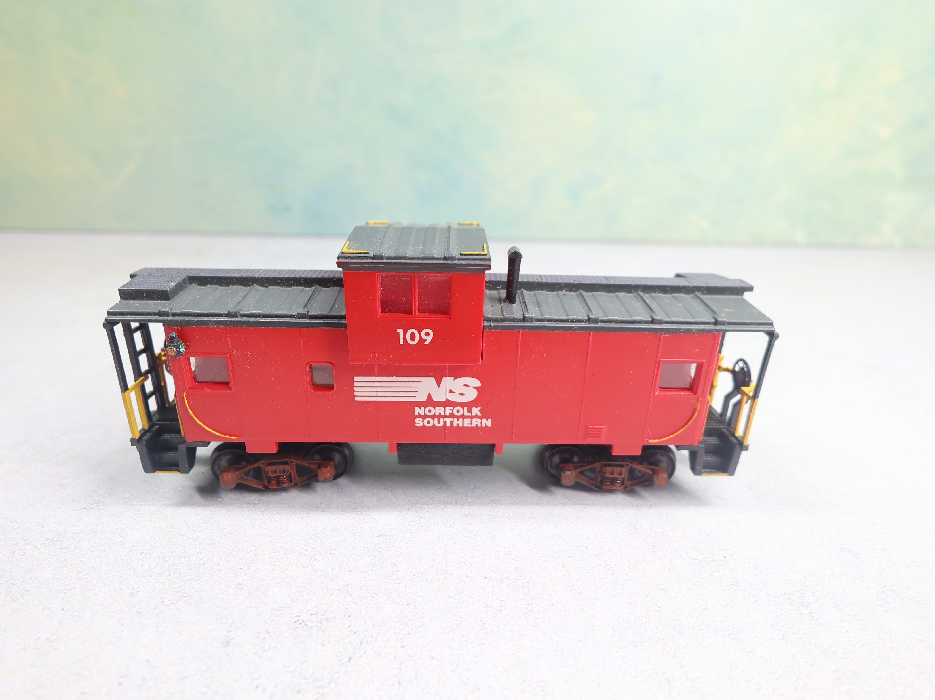 USED WalthersTrainline HO Scale Caboose Norfolk Southern #109
