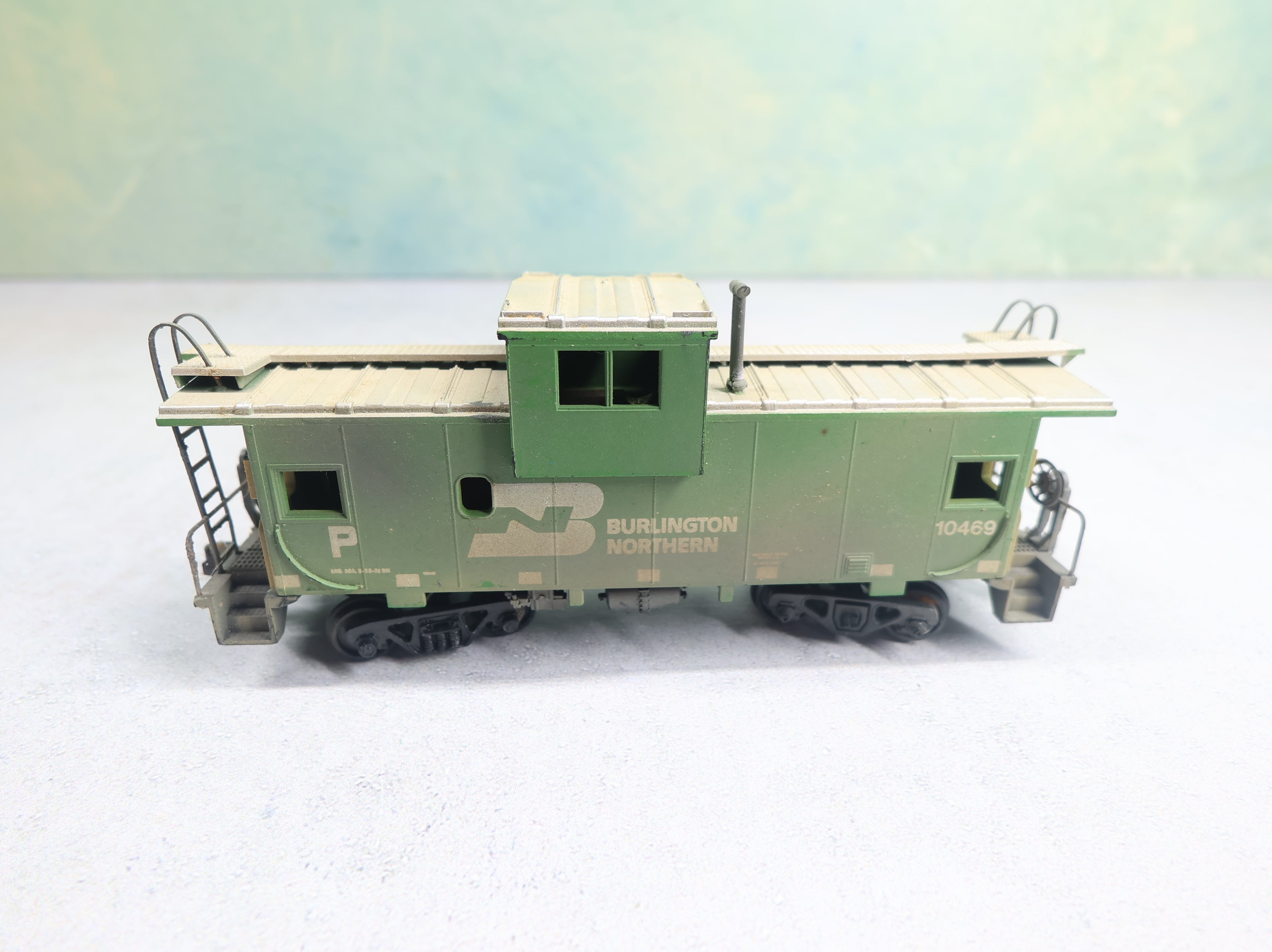 USED Athearn HO Scale Caboose Burlington Northern #10469 Weathered