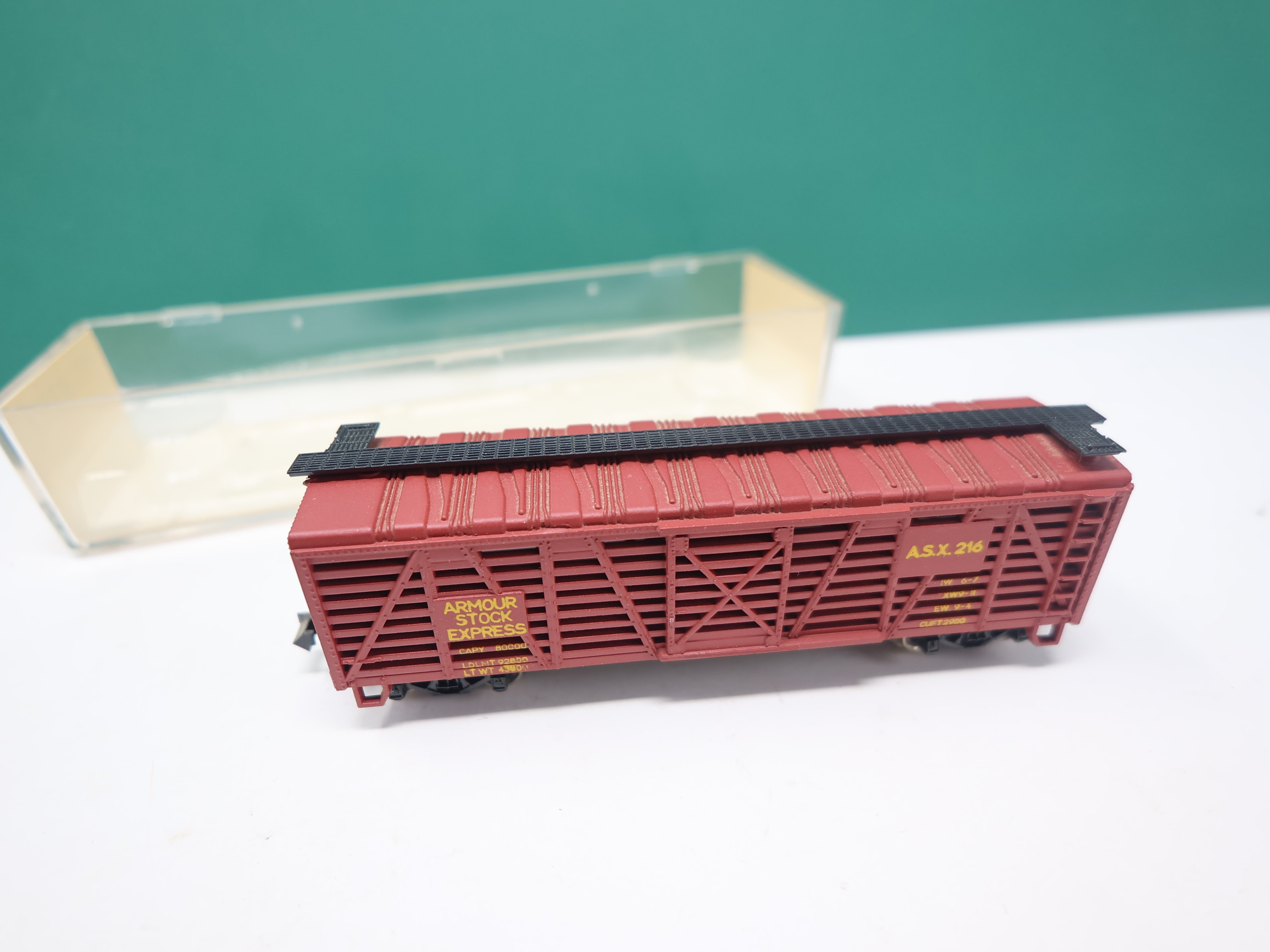 USED Life-Like S790D N Scale, 40' Stock Car, Armour ASX #216