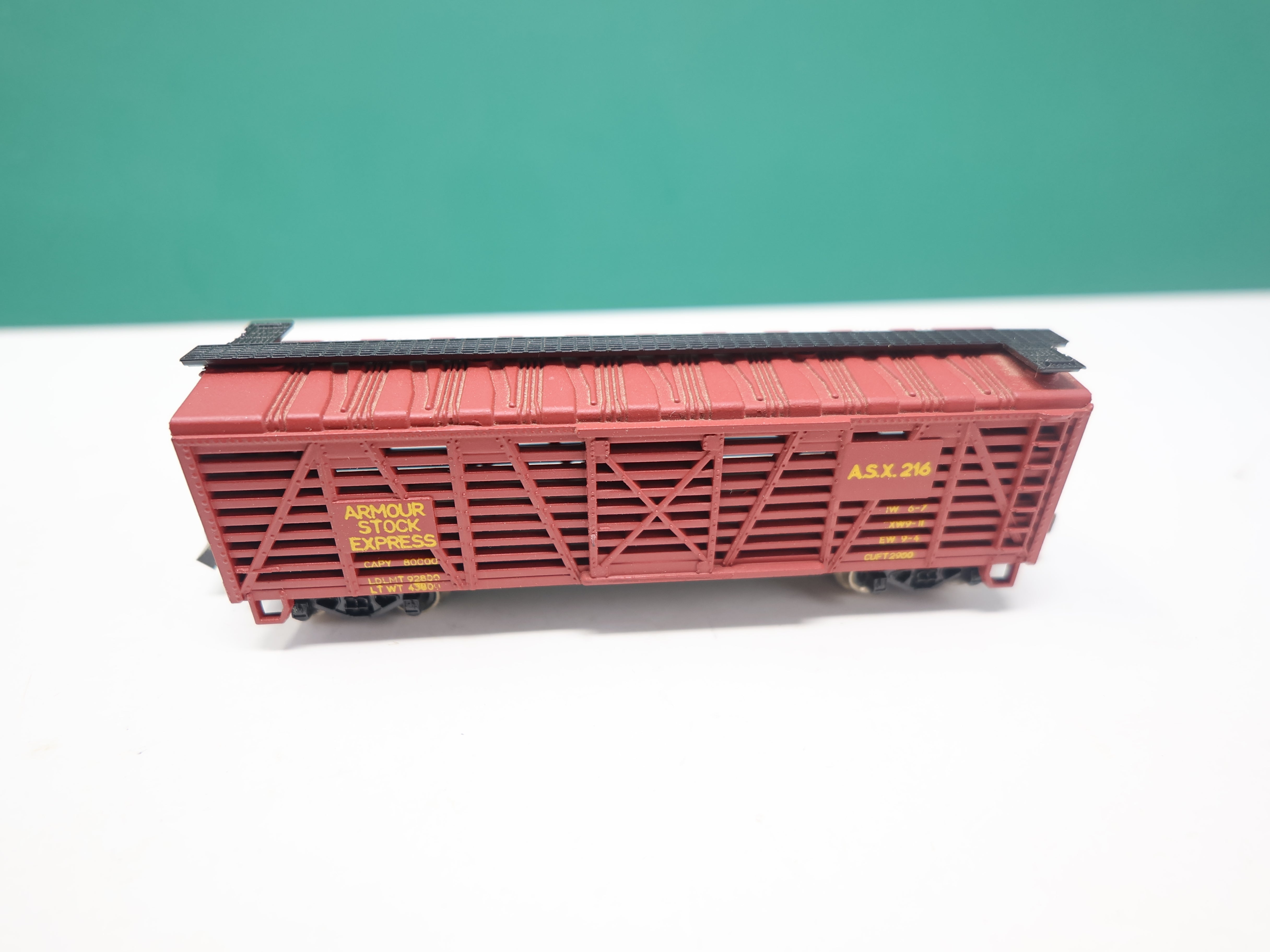 USED Life-Like S790D N Scale, 40' Stock Car, Armour ASX #216