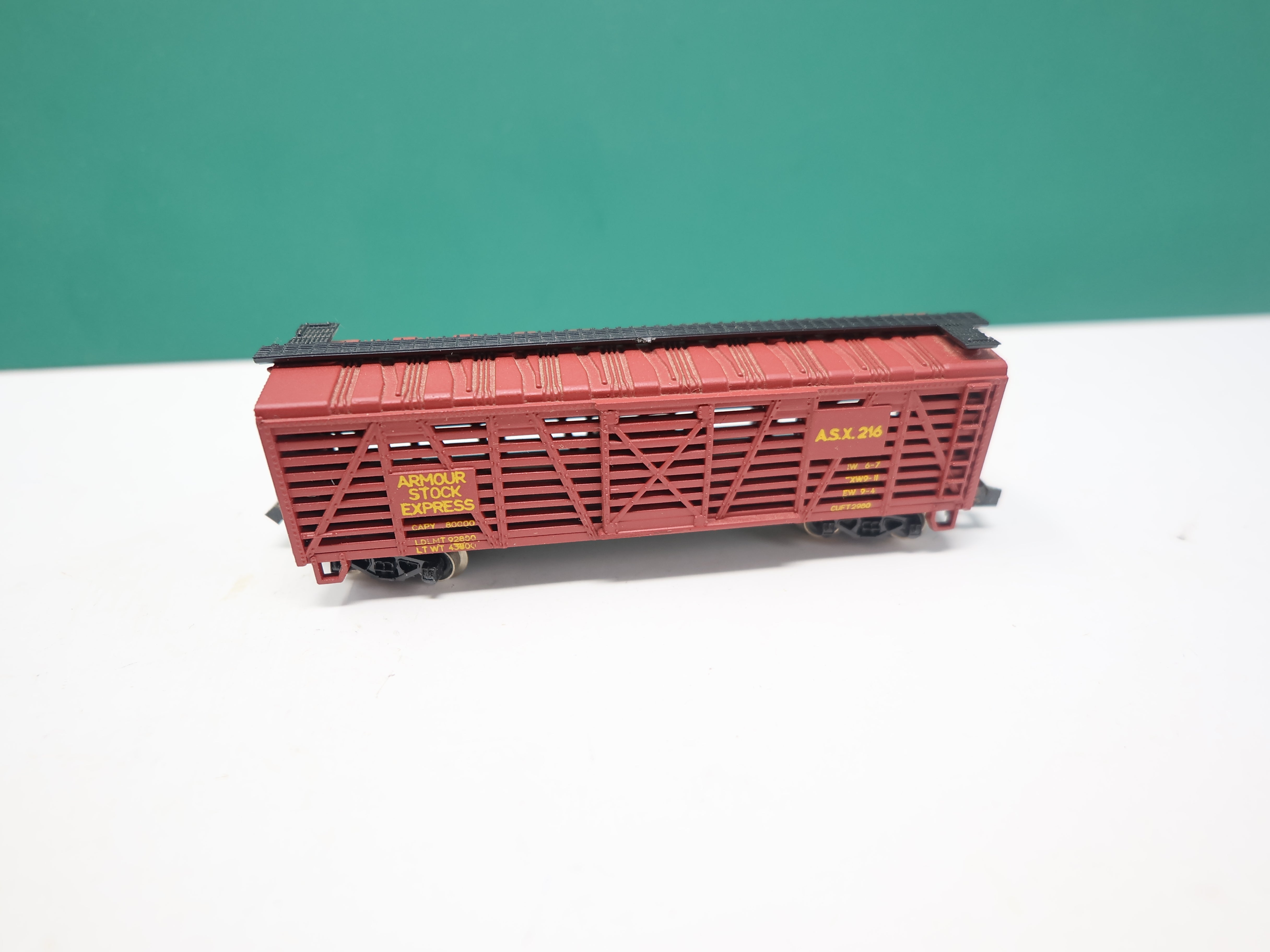 USED Life-Like S790D N Scale, 40' Stock Car, Armour ASX #216