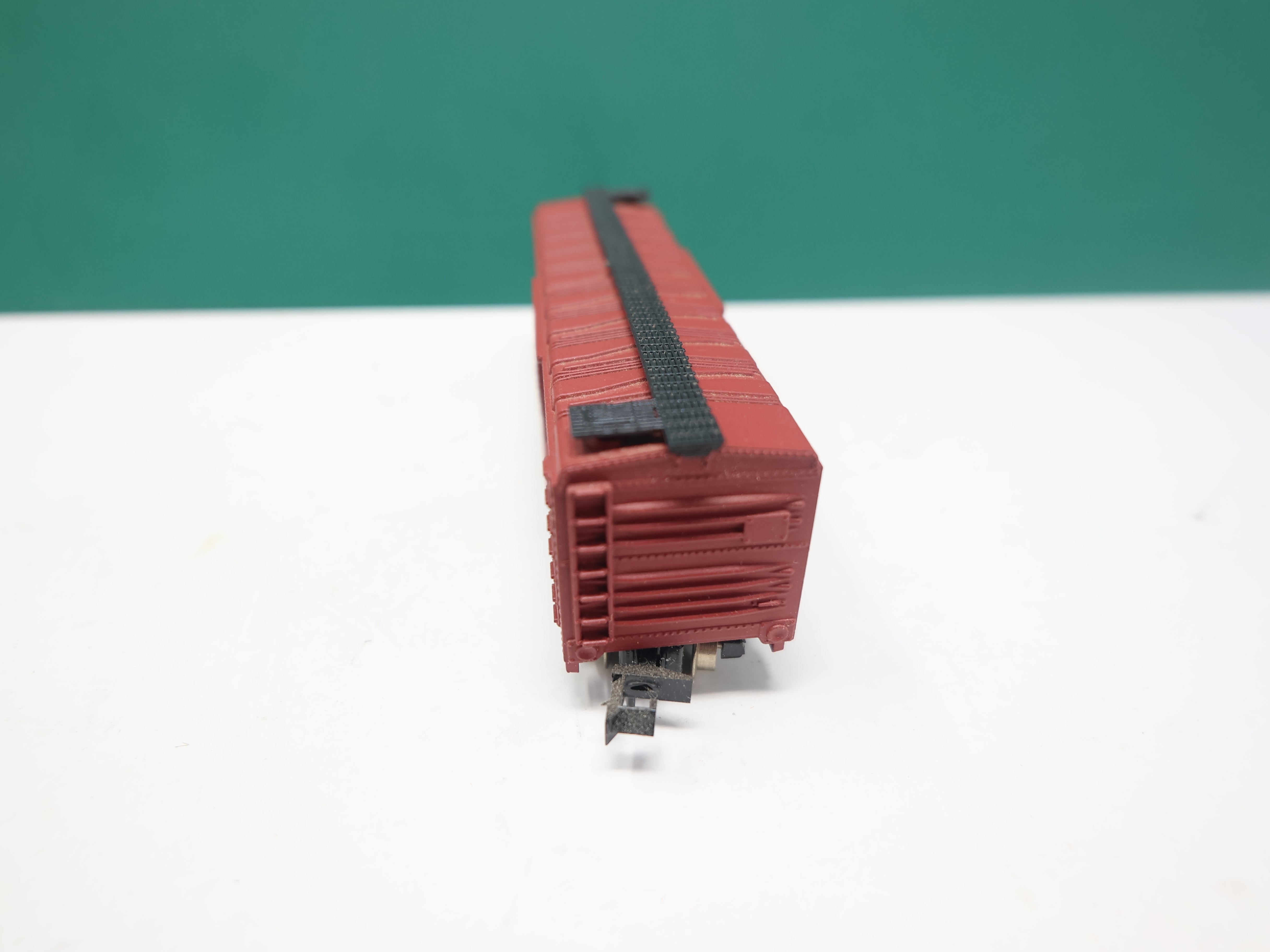 USED Life-Like S790D N Scale, 40' Stock Car, Armour ASX #216