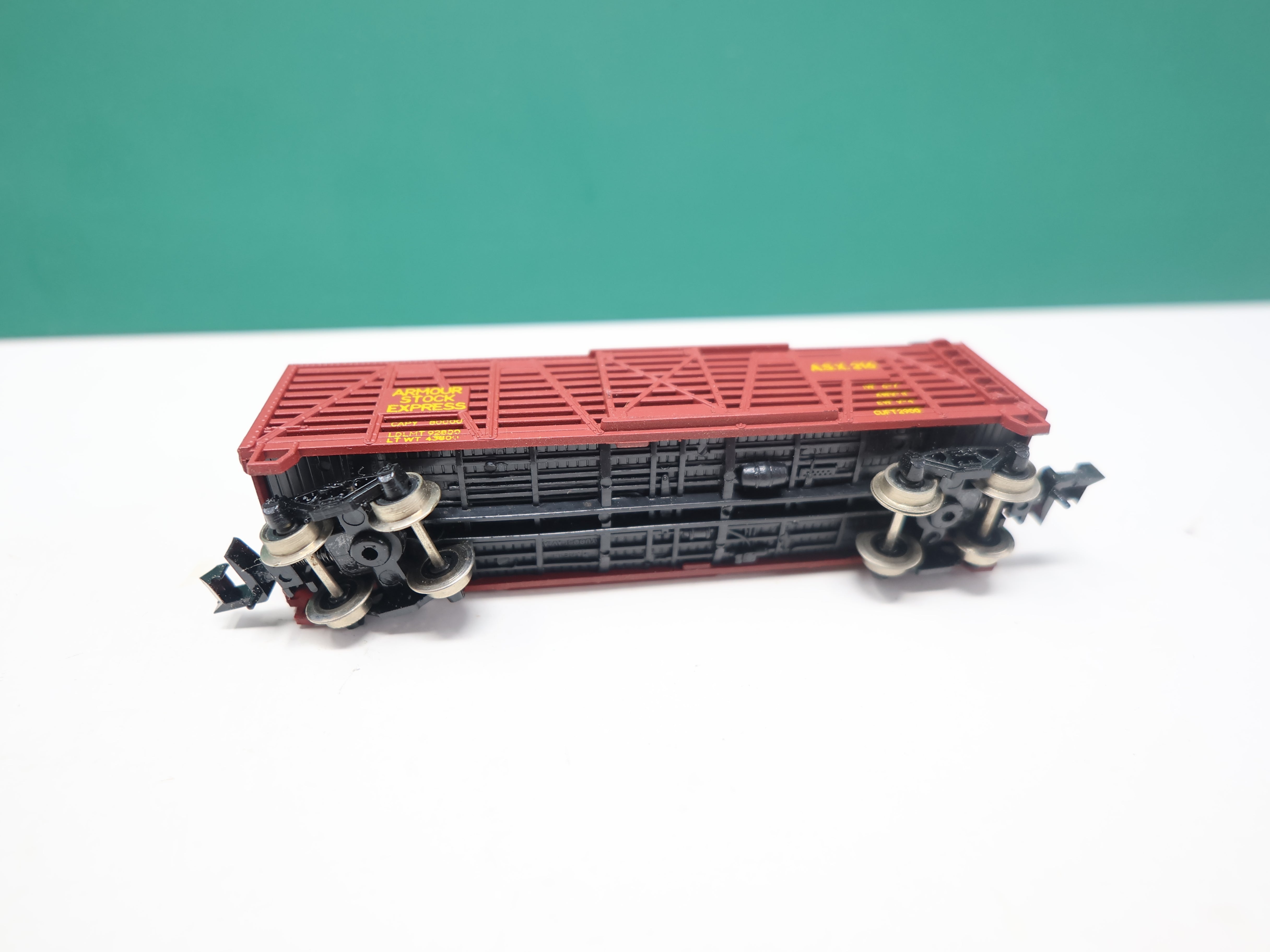 USED Life-Like S790D N Scale, 40' Stock Car, Armour ASX #216