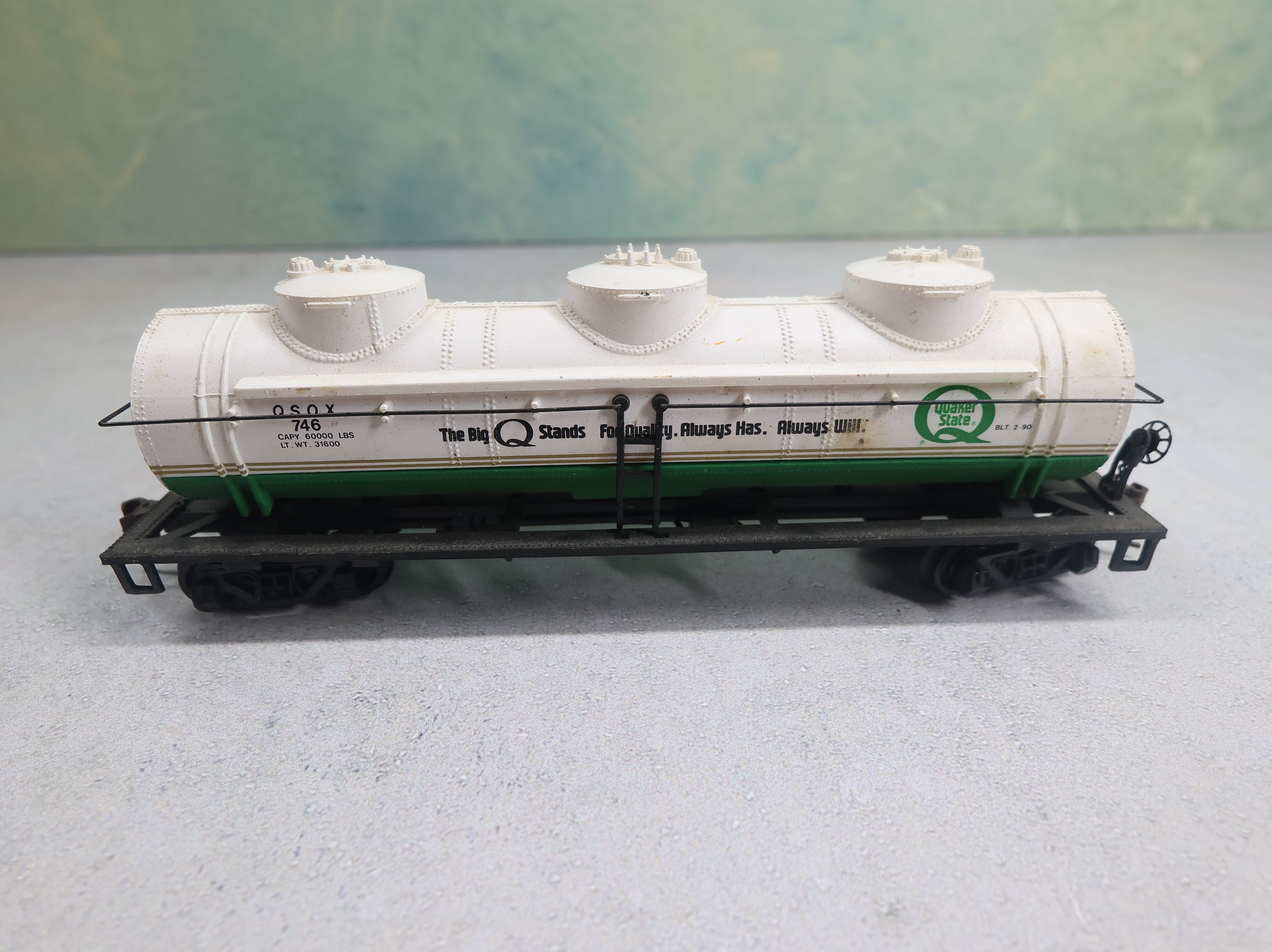 USED Bachmann HO Scale Triple Dome Tank Car Quaker State QSOX #746
