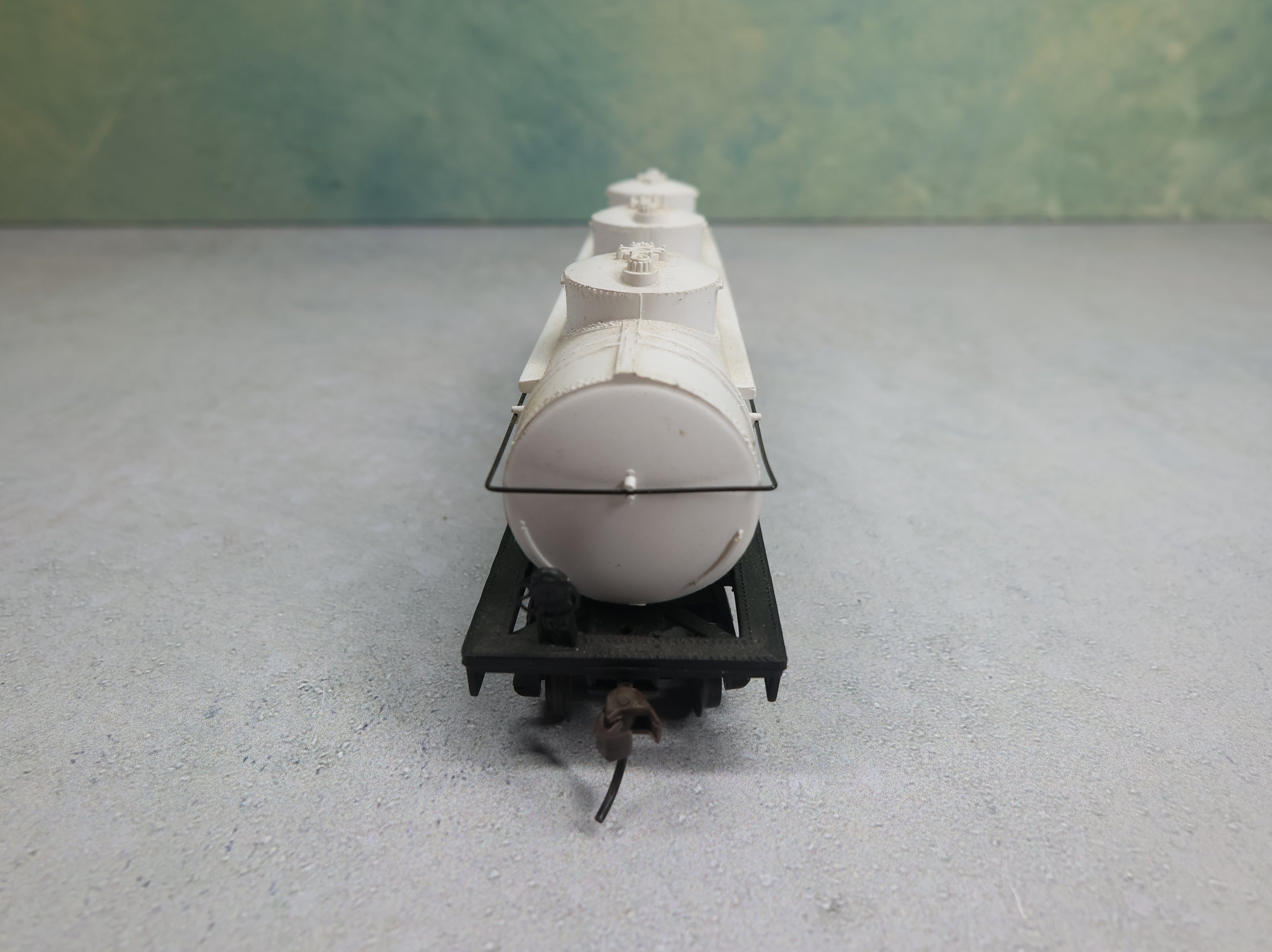 USED Bachmann HO Scale Triple Dome Tank Car Quaker State QSOX #746