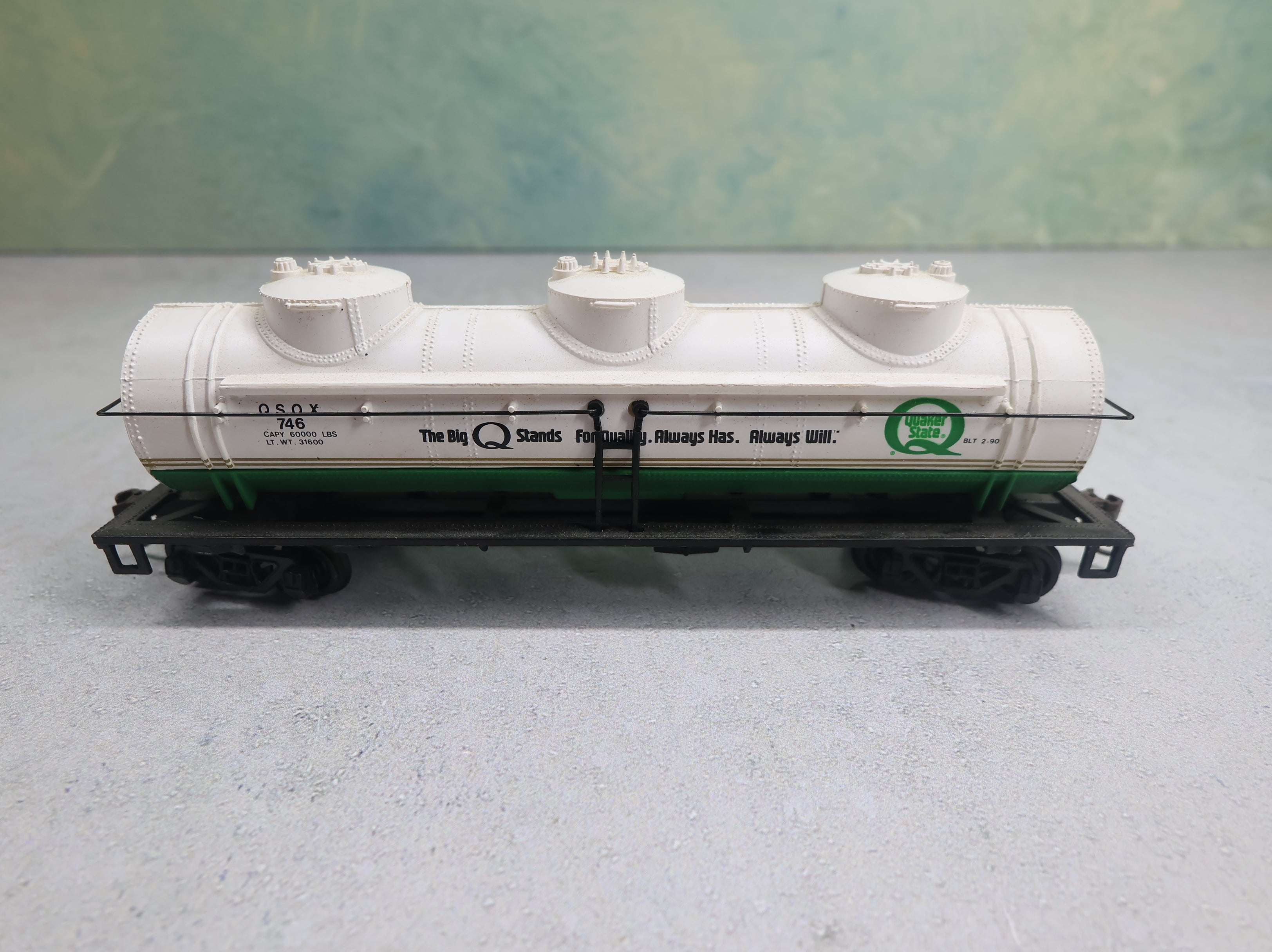 USED Bachmann HO Scale Triple Dome Tank Car Quaker State QSOX #746