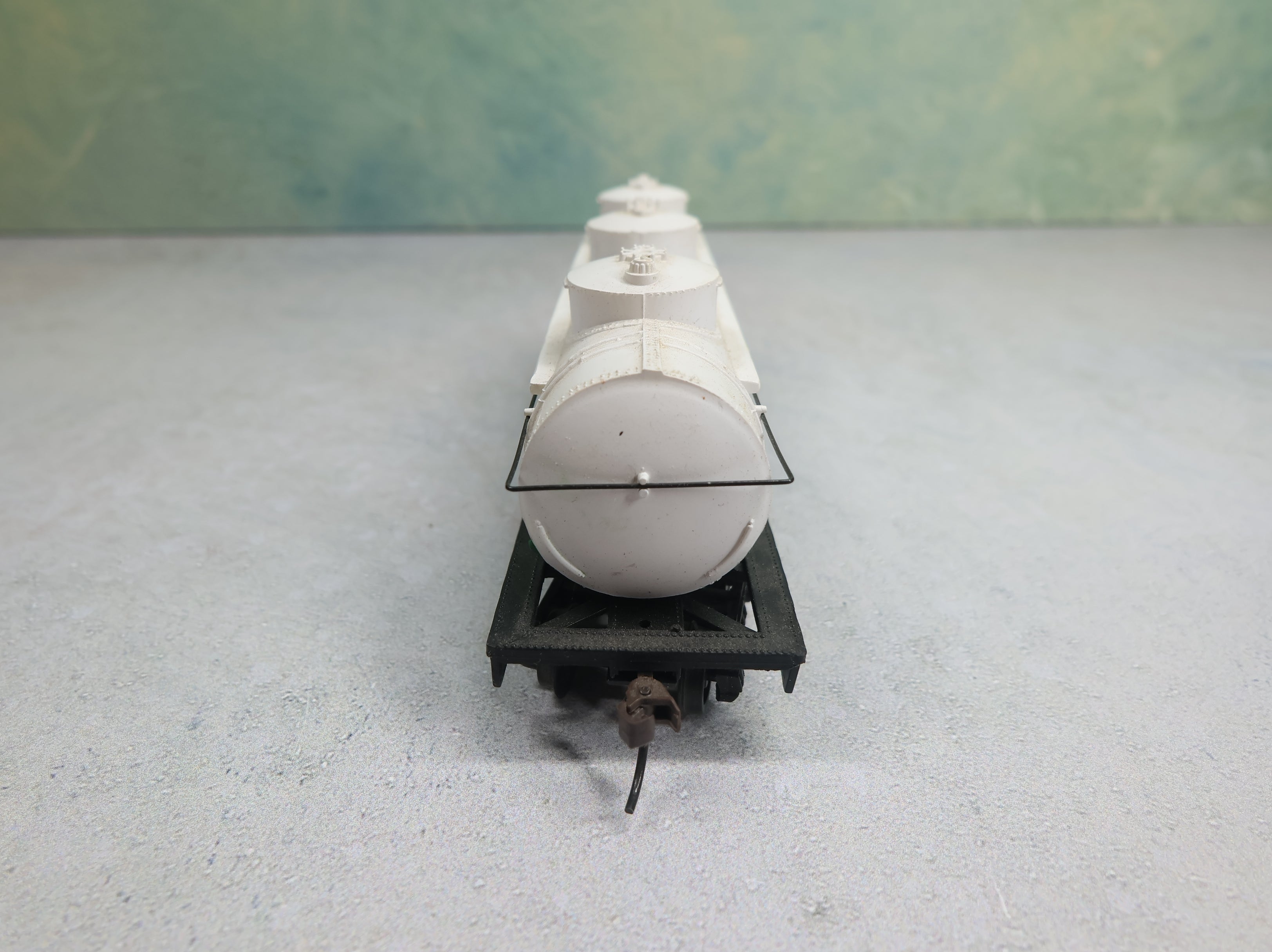 USED Bachmann HO Scale Triple Dome Tank Car Quaker State QSOX #746