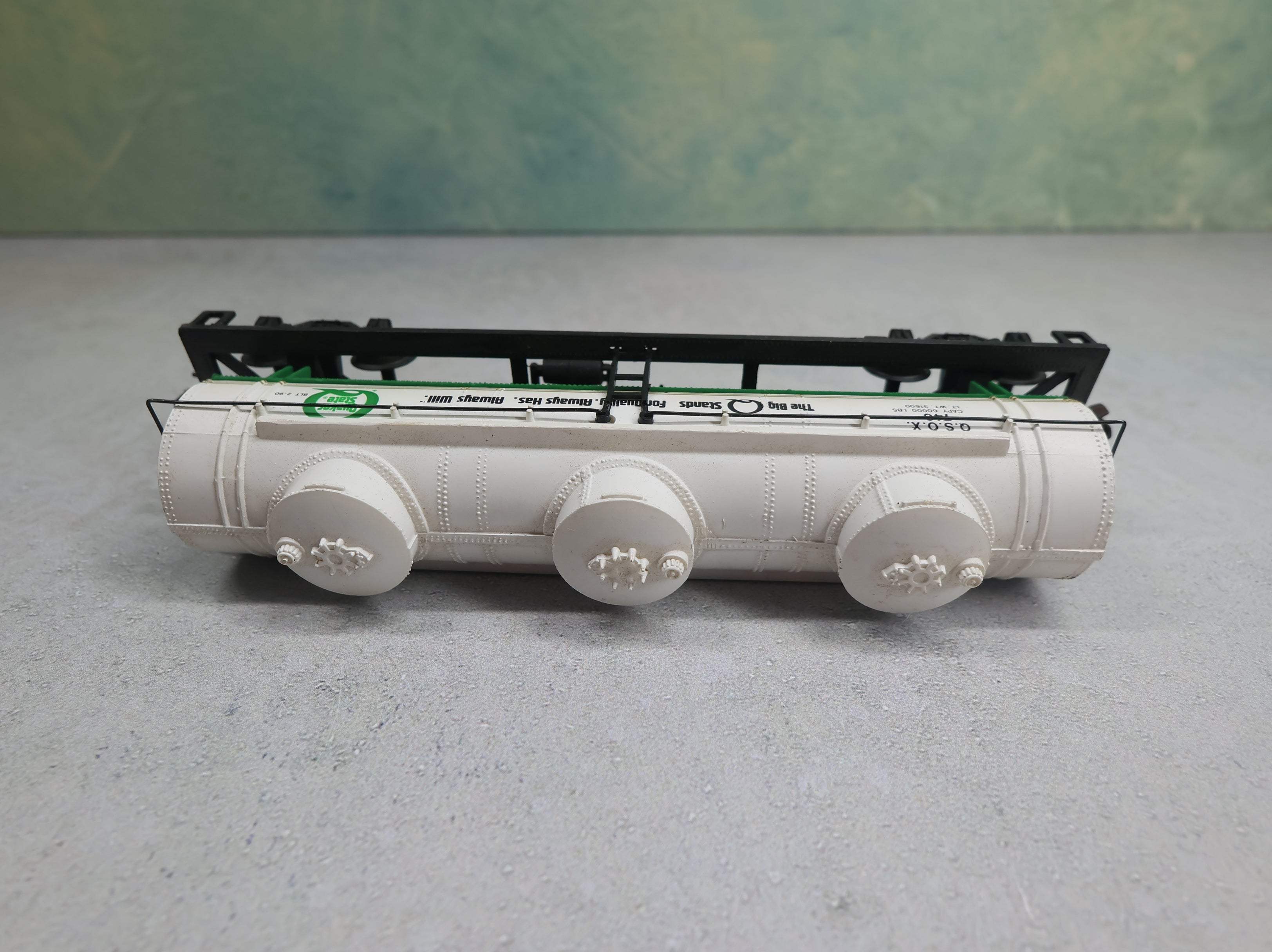 USED Bachmann HO Scale Triple Dome Tank Car Quaker State QSOX #746