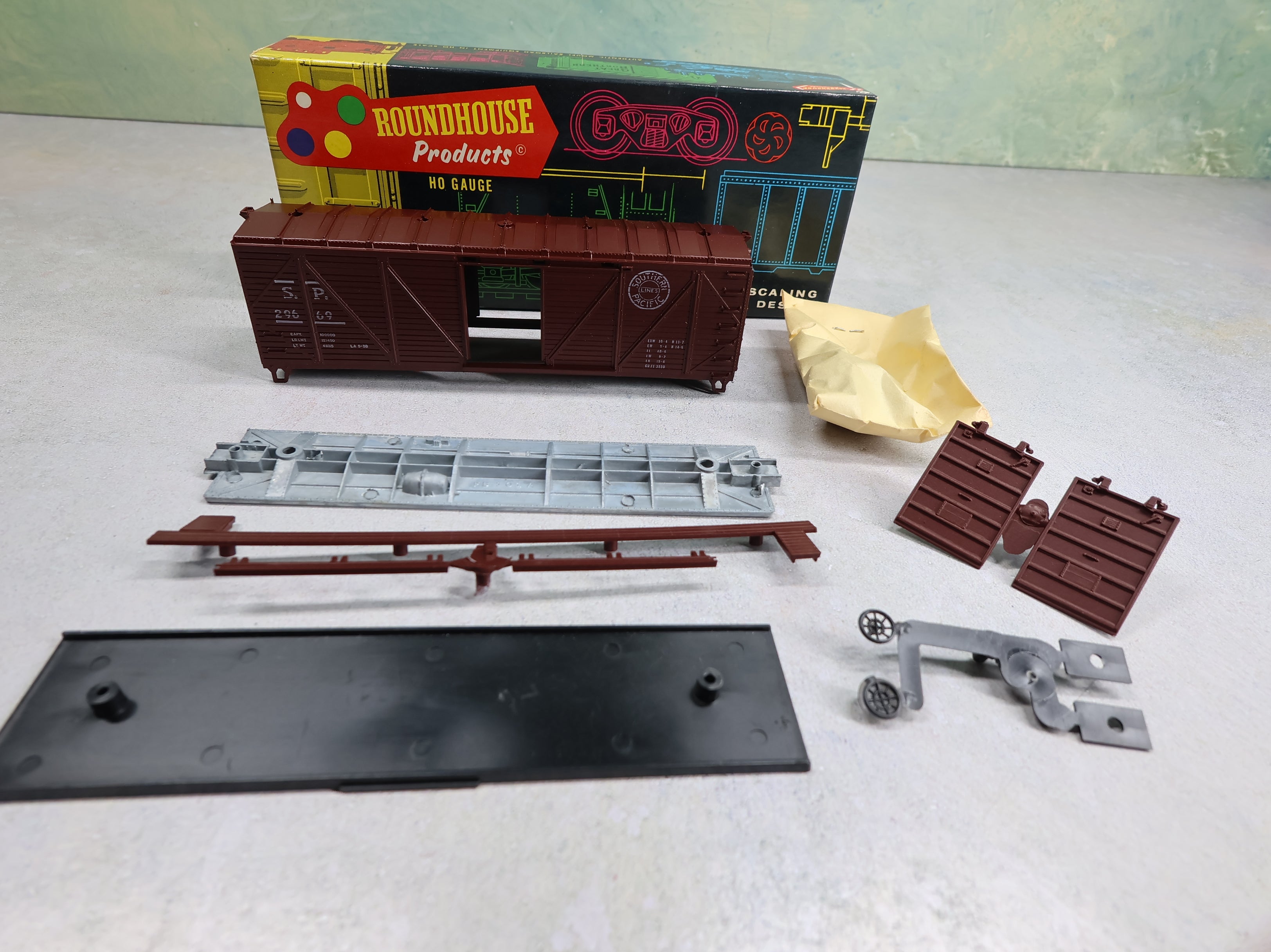 USED Roundhouse HO Scale 40' Truss Side Wooden Box Car Southern Pacific SP #29669 KIT