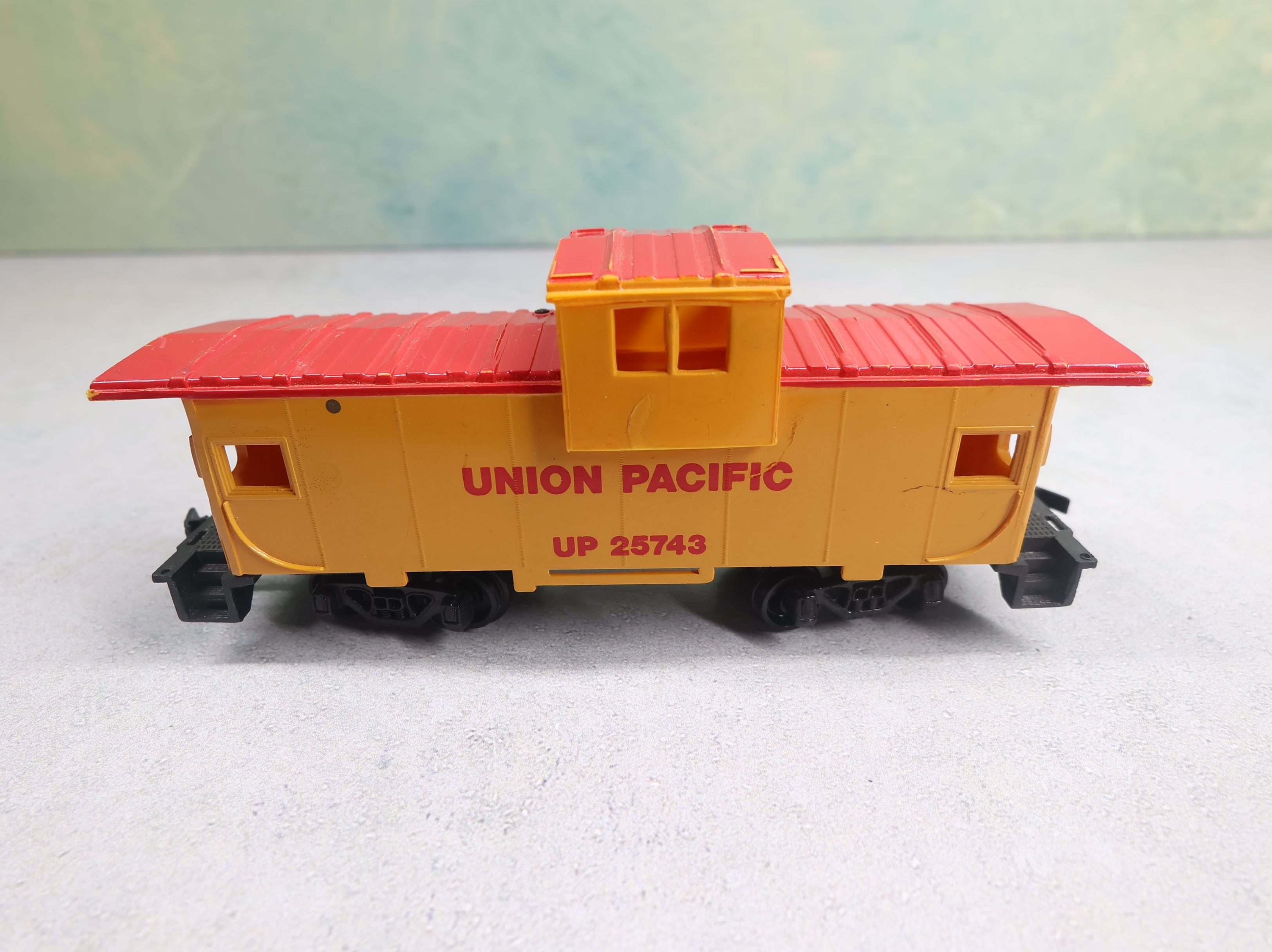 USED Bachmann HO Scale Caboose Union Pacific UP #25743