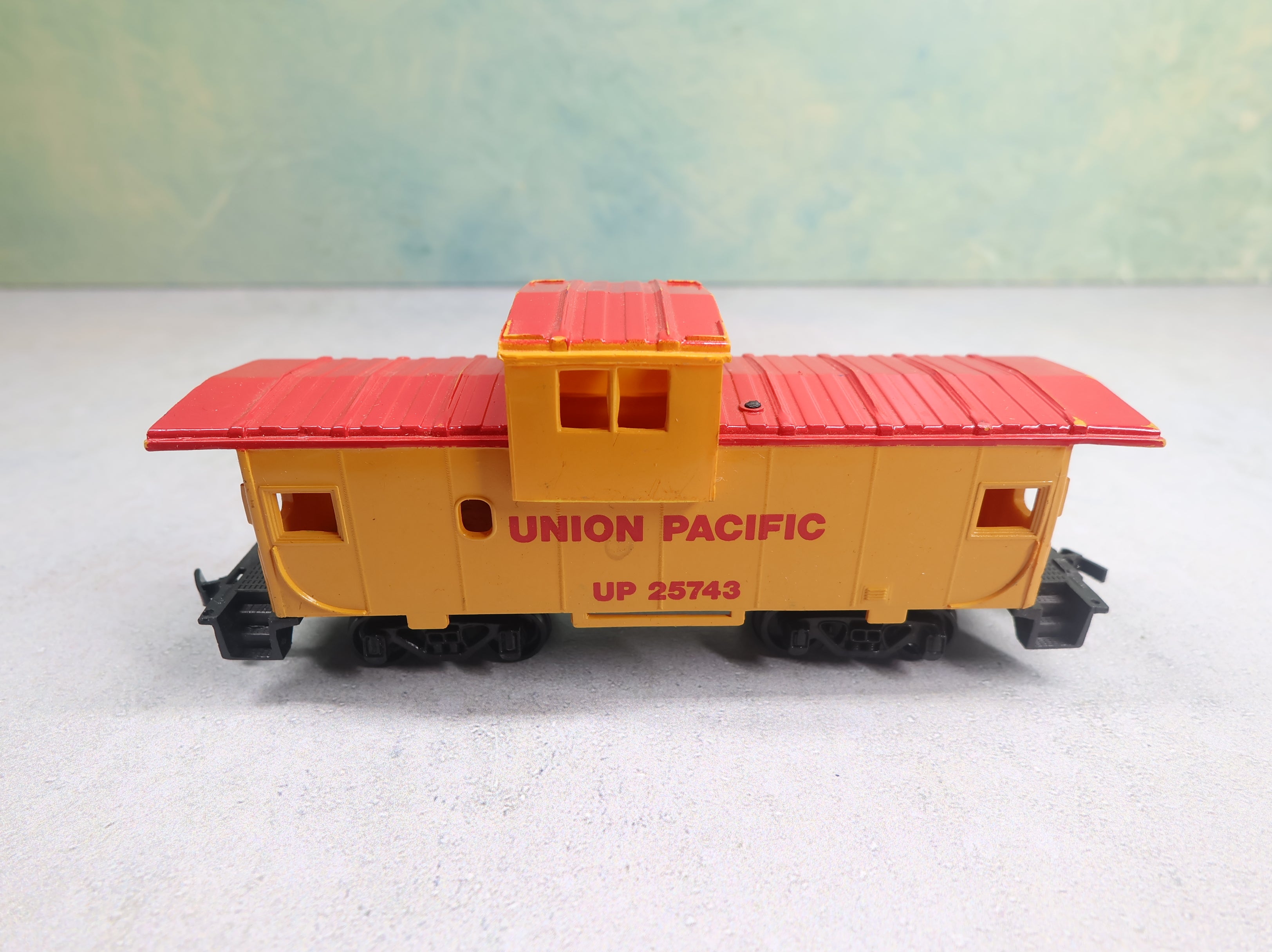USED Bachmann HO Scale Caboose Union Pacific UP #25743