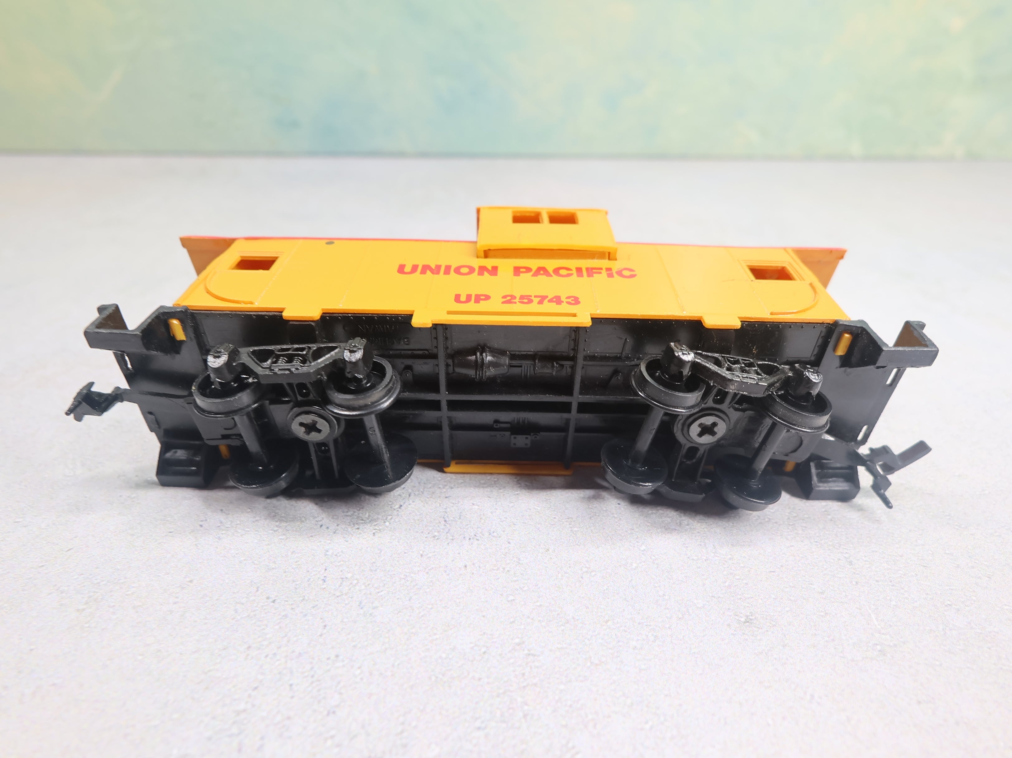 USED Bachmann HO Scale Caboose Union Pacific UP #25743