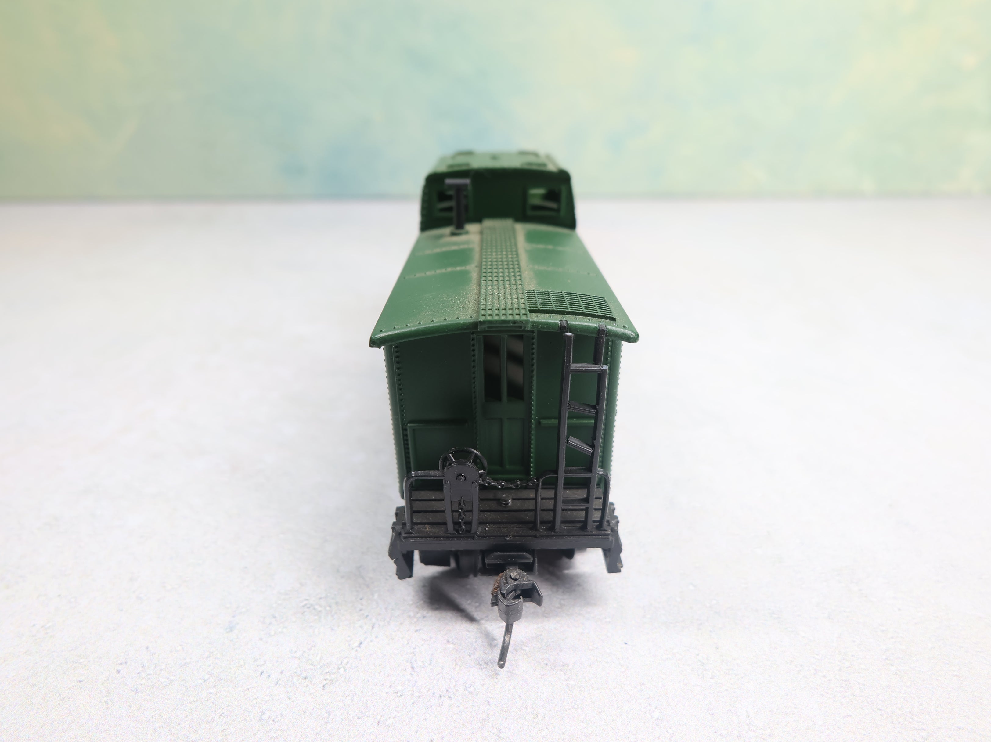 USED Mantua HO Scale Heavyweight Caboose Reading #92917