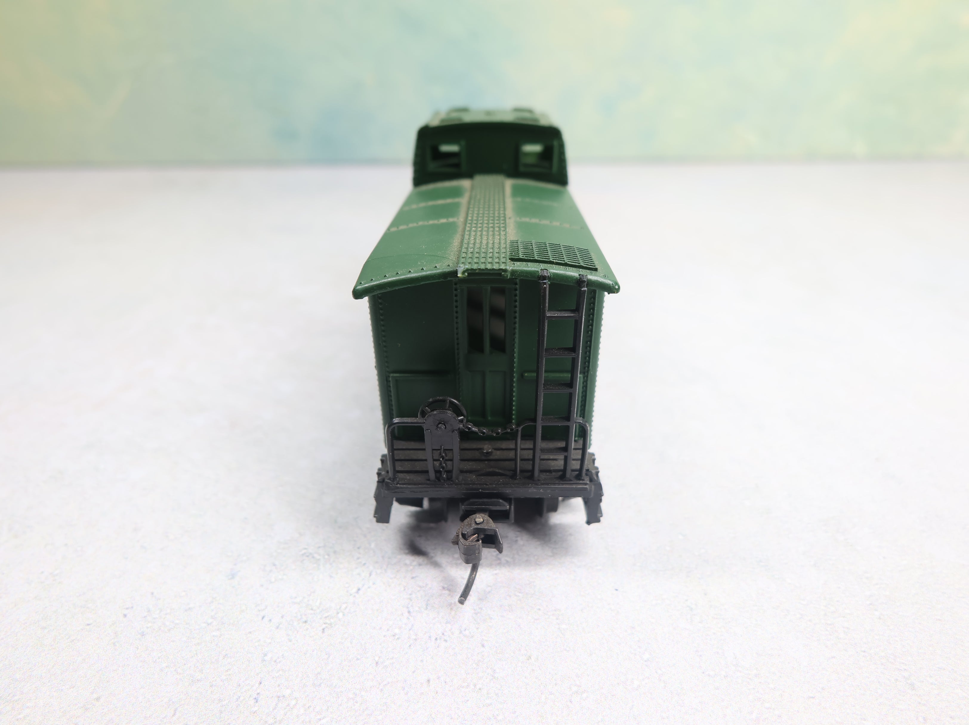 USED Mantua HO Scale Heavyweight Caboose Reading #92917