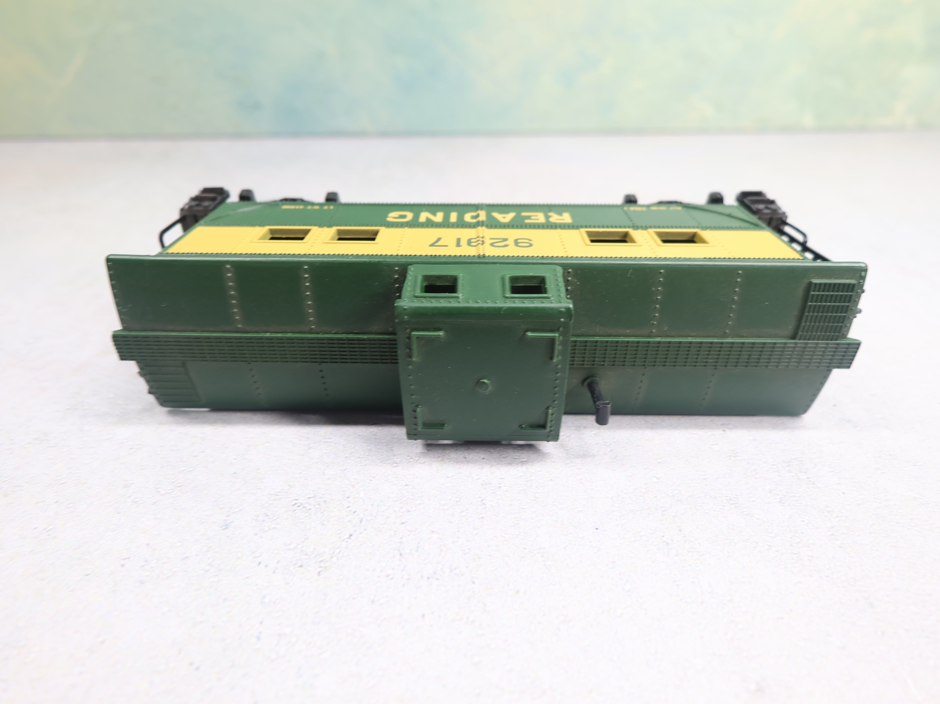 USED Mantua HO Scale Heavyweight Caboose Reading #92917