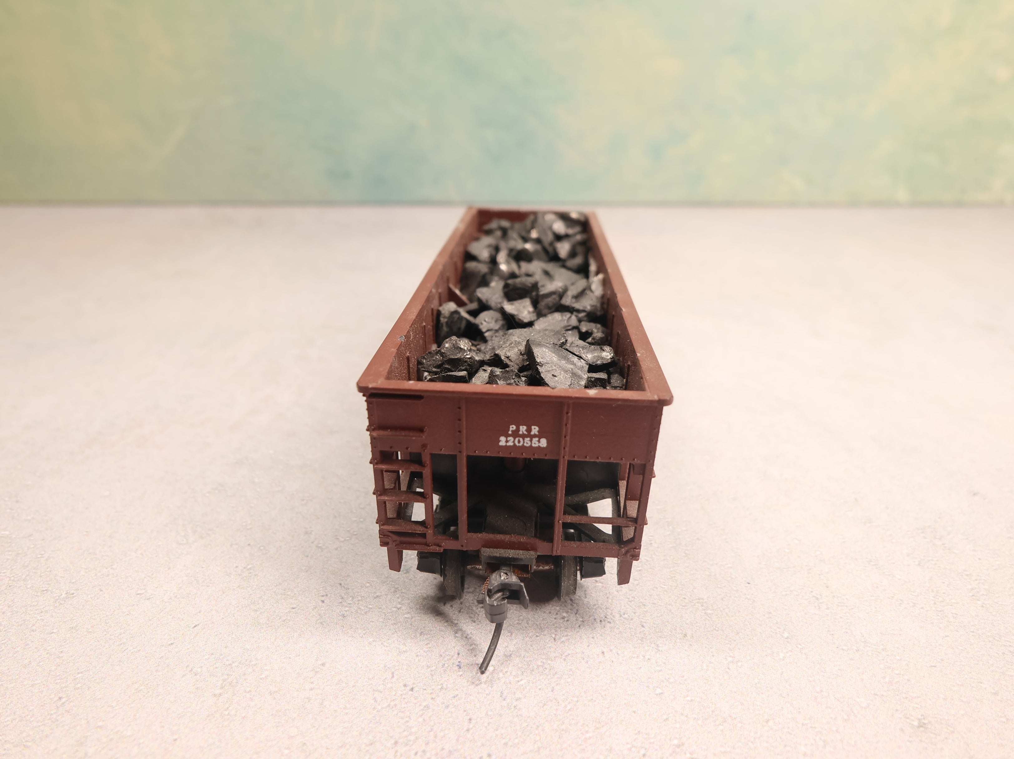 USED Athearn HO Scale 2 Bay Hopper Pennsylvania #220558 w/ Coal Load