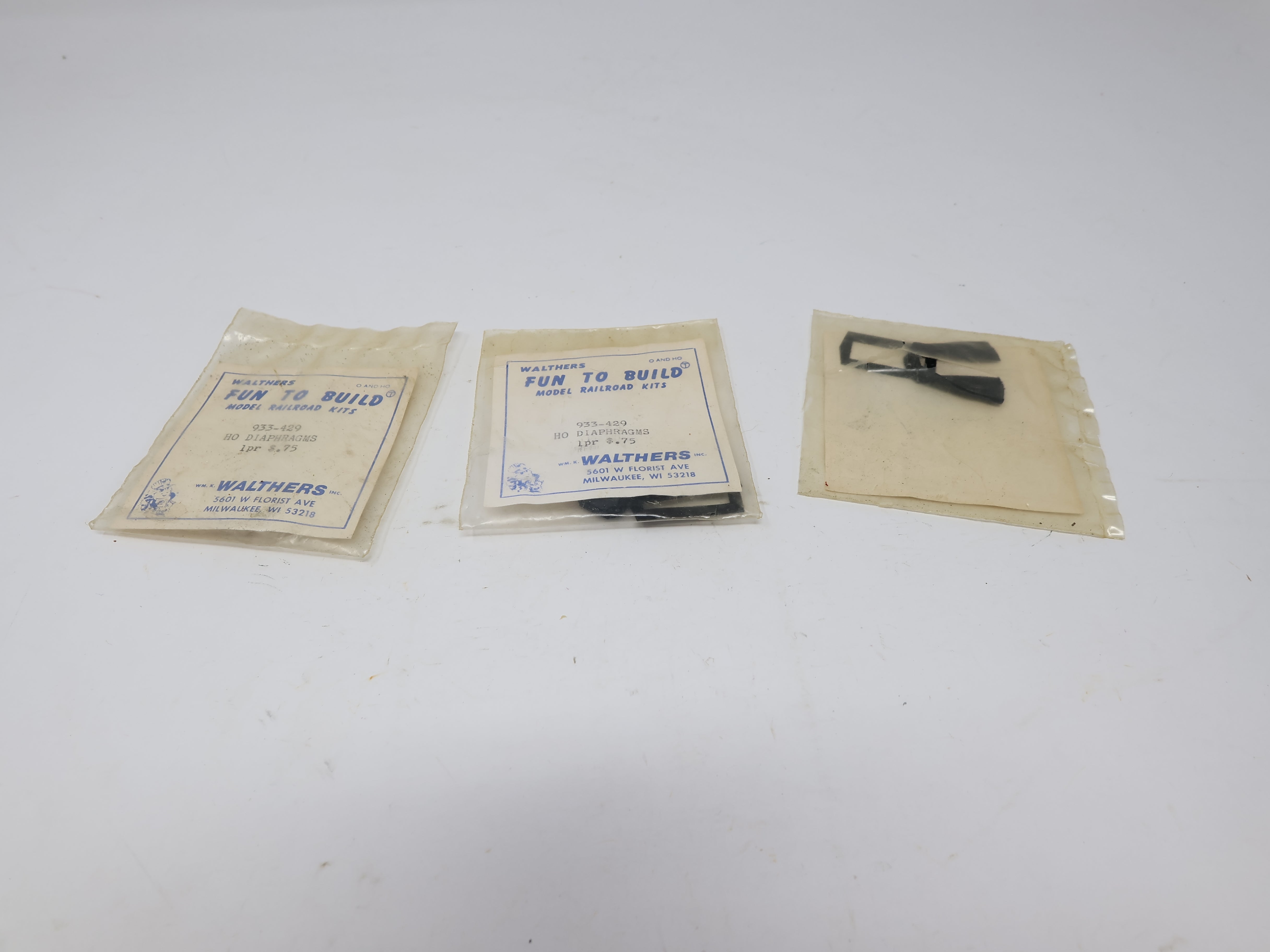 USED Walthers HO Scale, Sealed Packs of Diaphragms for Passenger Cars