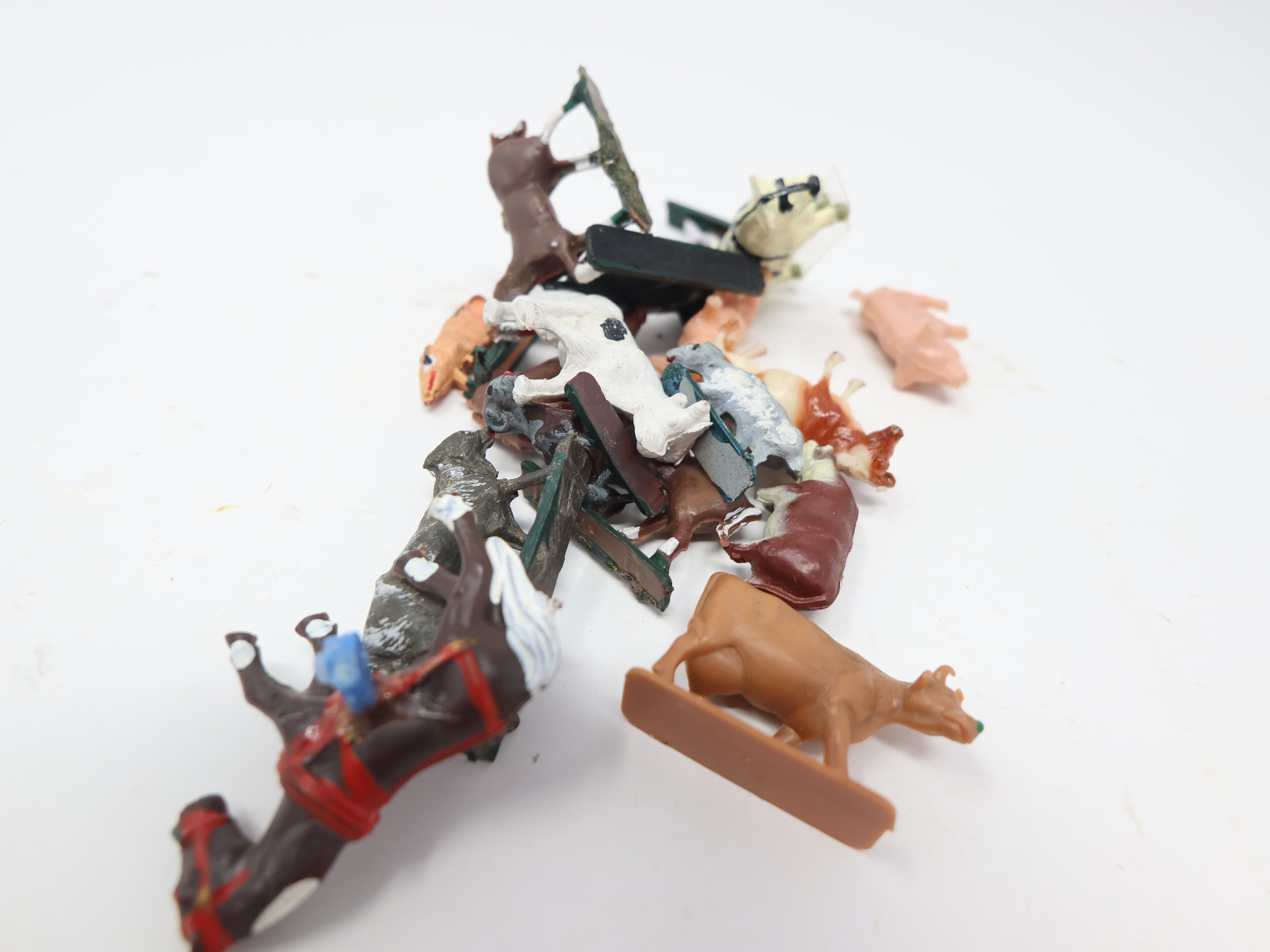USED HO Scale, Lot of Painted Animal Figures