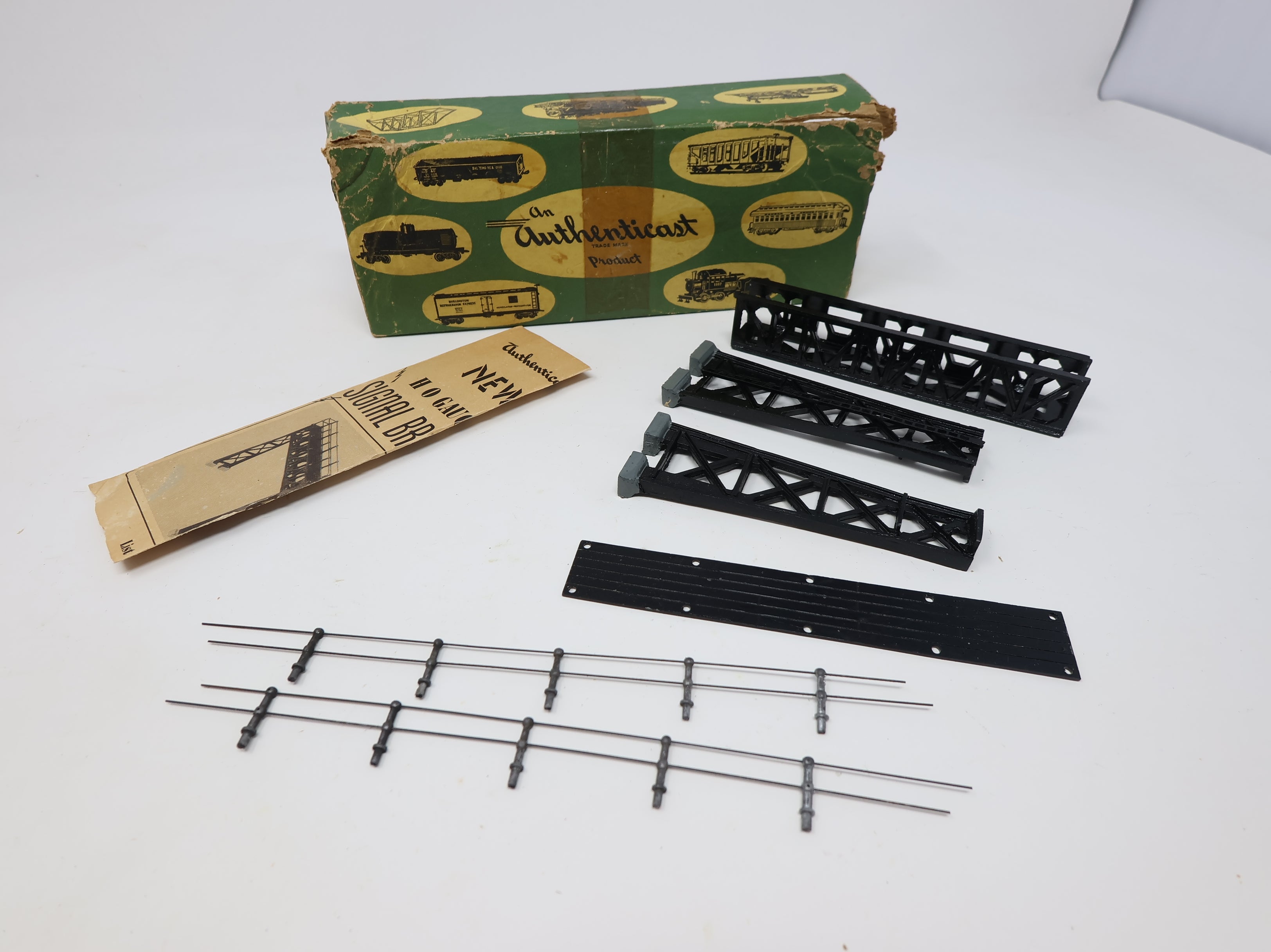 USED Authenticast SB-1 HO Scale Signal Bridge Diecast KIT
