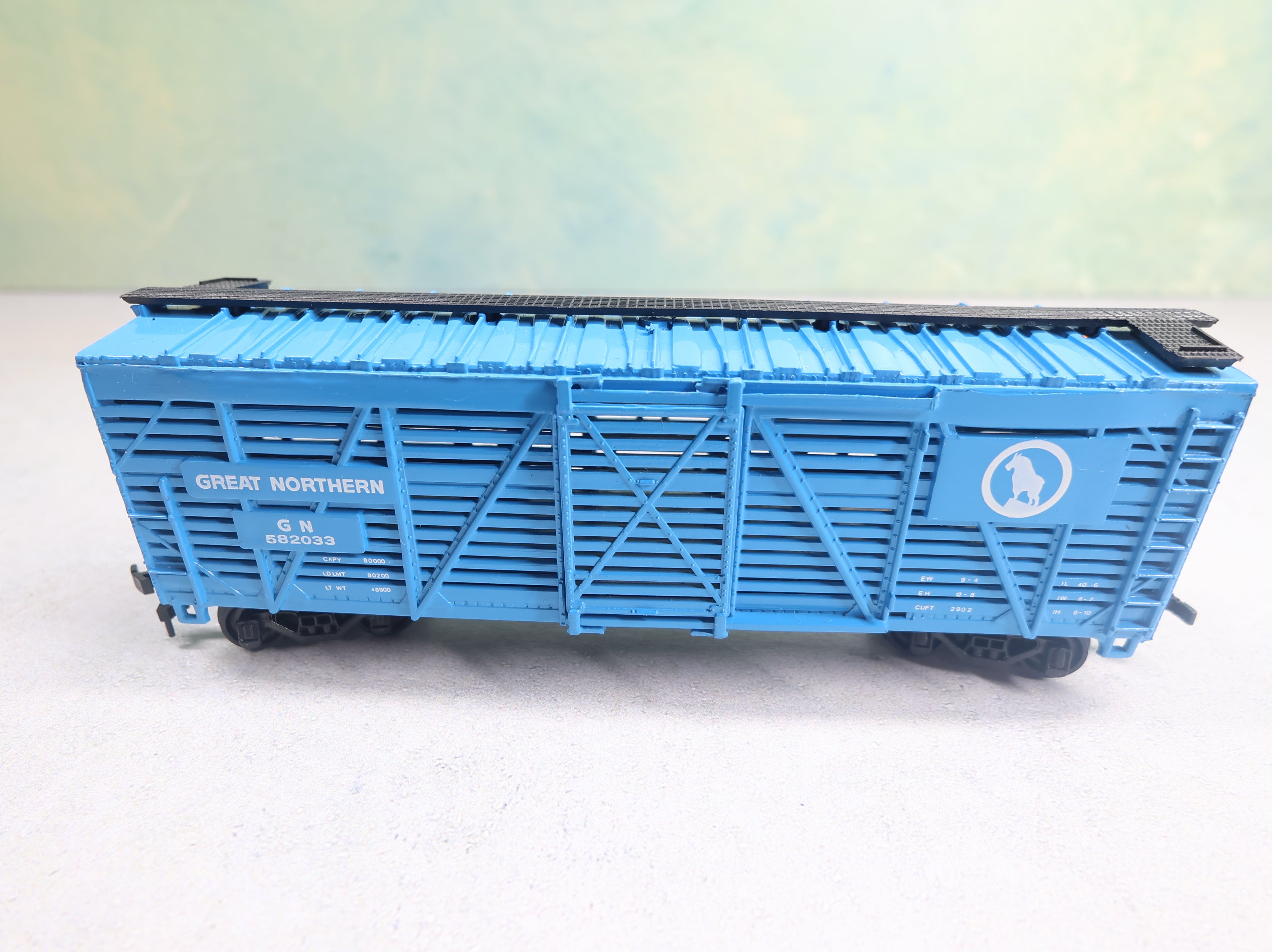USED Bachmann HO Scale 40' Cattle Stock Car Great Northern GN #582033