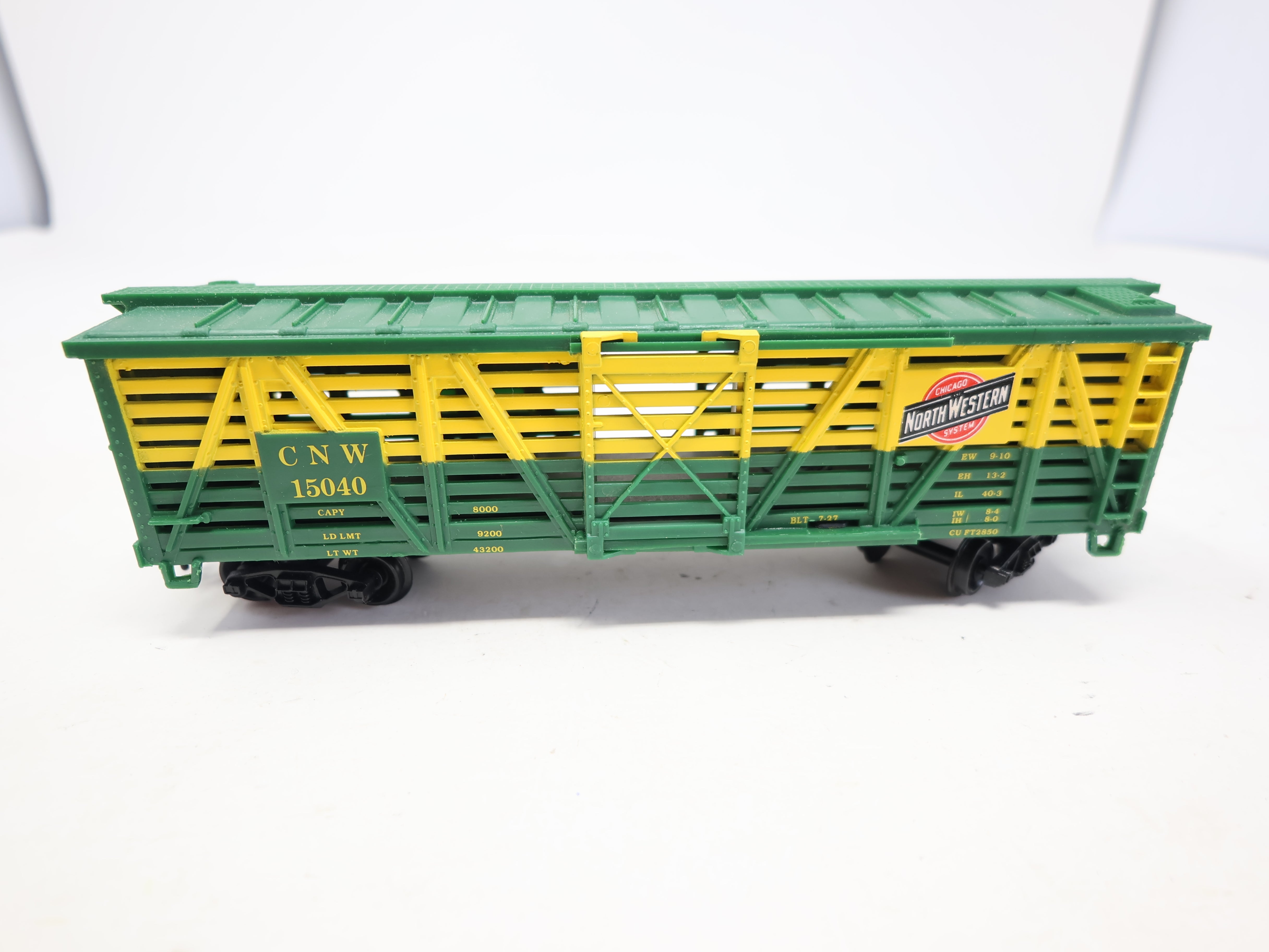 USED Life-Like 8488 HO Scale, Stock Cattle Car, Chicago & North Western CNW #15040