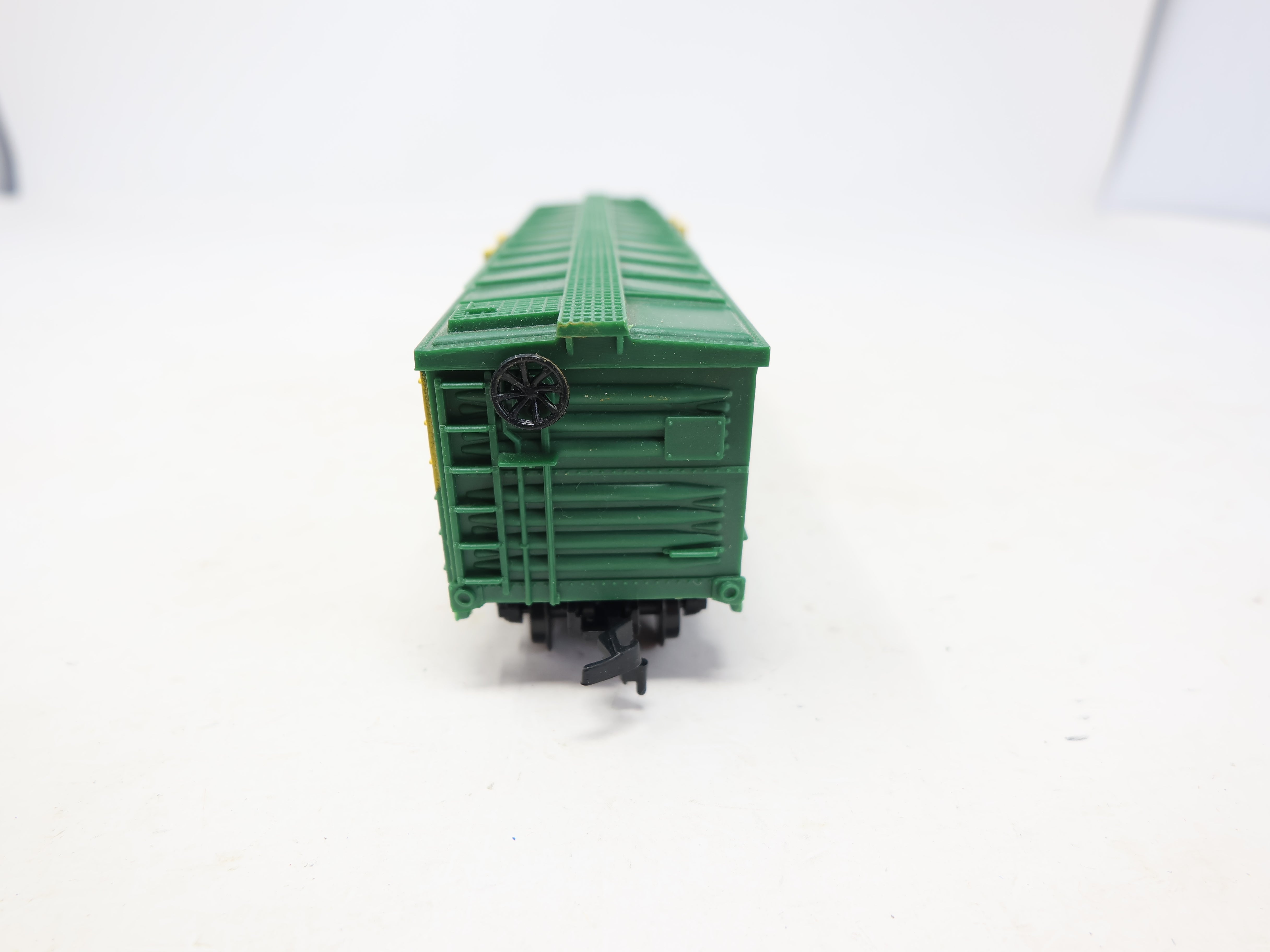 USED Life-Like 8488 HO Scale, Stock Cattle Car, Chicago & North Western CNW #15040